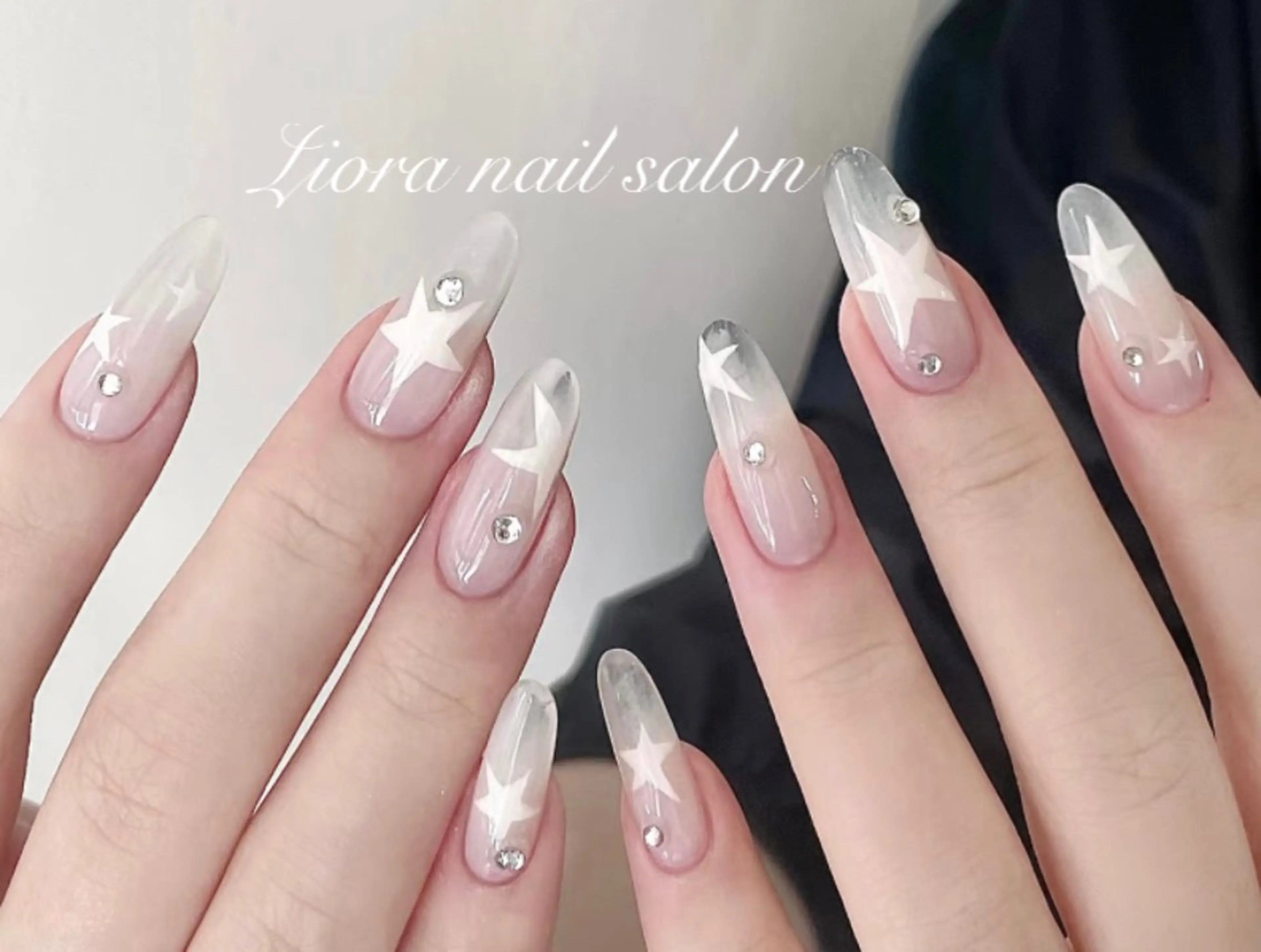 ネイル フレンチネイル ジェルネイル ガーリー グラデーション キラキラネイル ハンドネイル Liora ネイルサロン所属・Liora nail salonのネイルデザイン