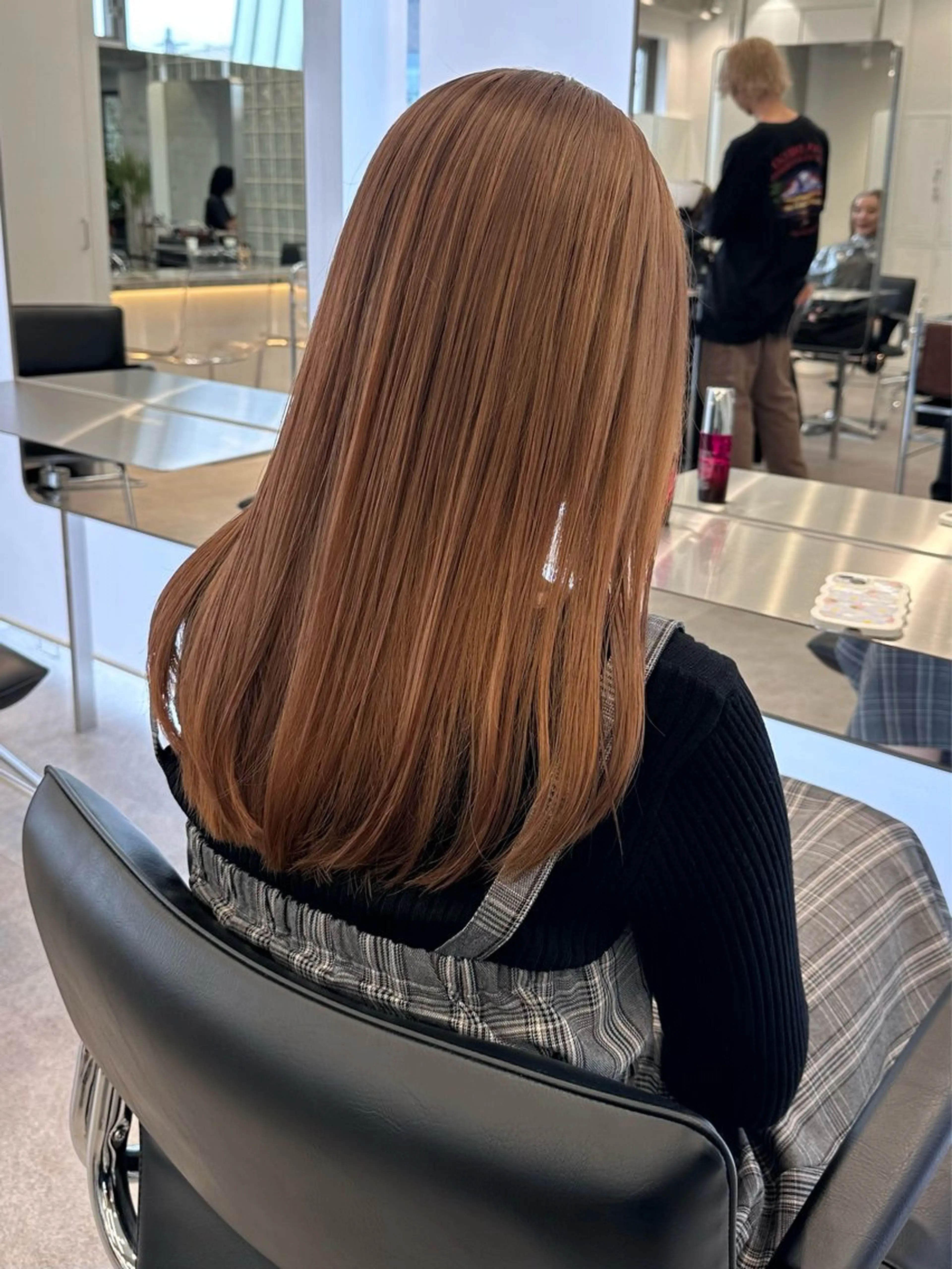 セミロング cinq PROJECT所属・ミルクティーベージュ /三村克彦のヘアスタイル