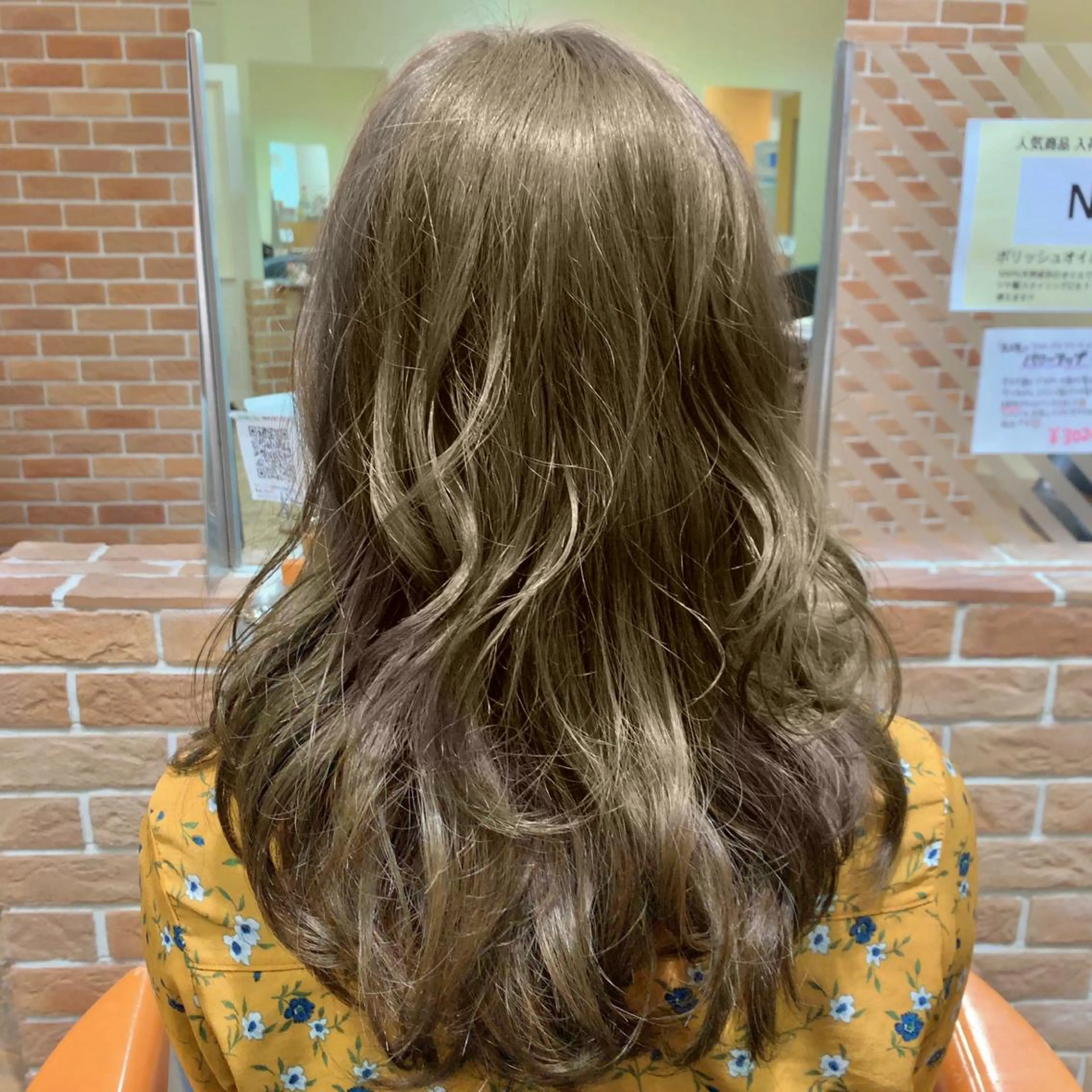 セミロング カラー ブリーチ ブリーチなしカラー 山田 里美のヘアスタイル