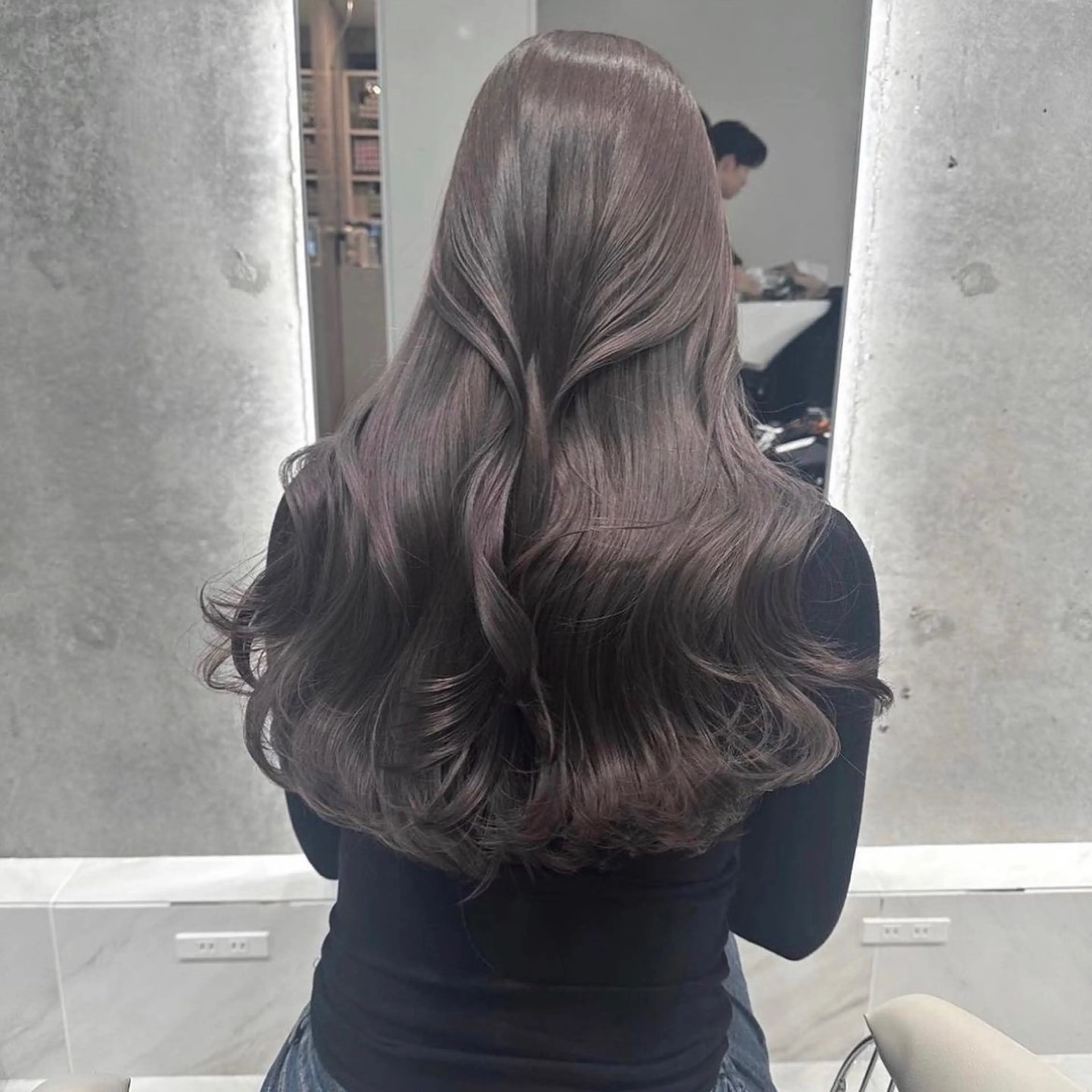 ロング ♡Yoshino♡ 艶グレージュカラーのヘアスタイル