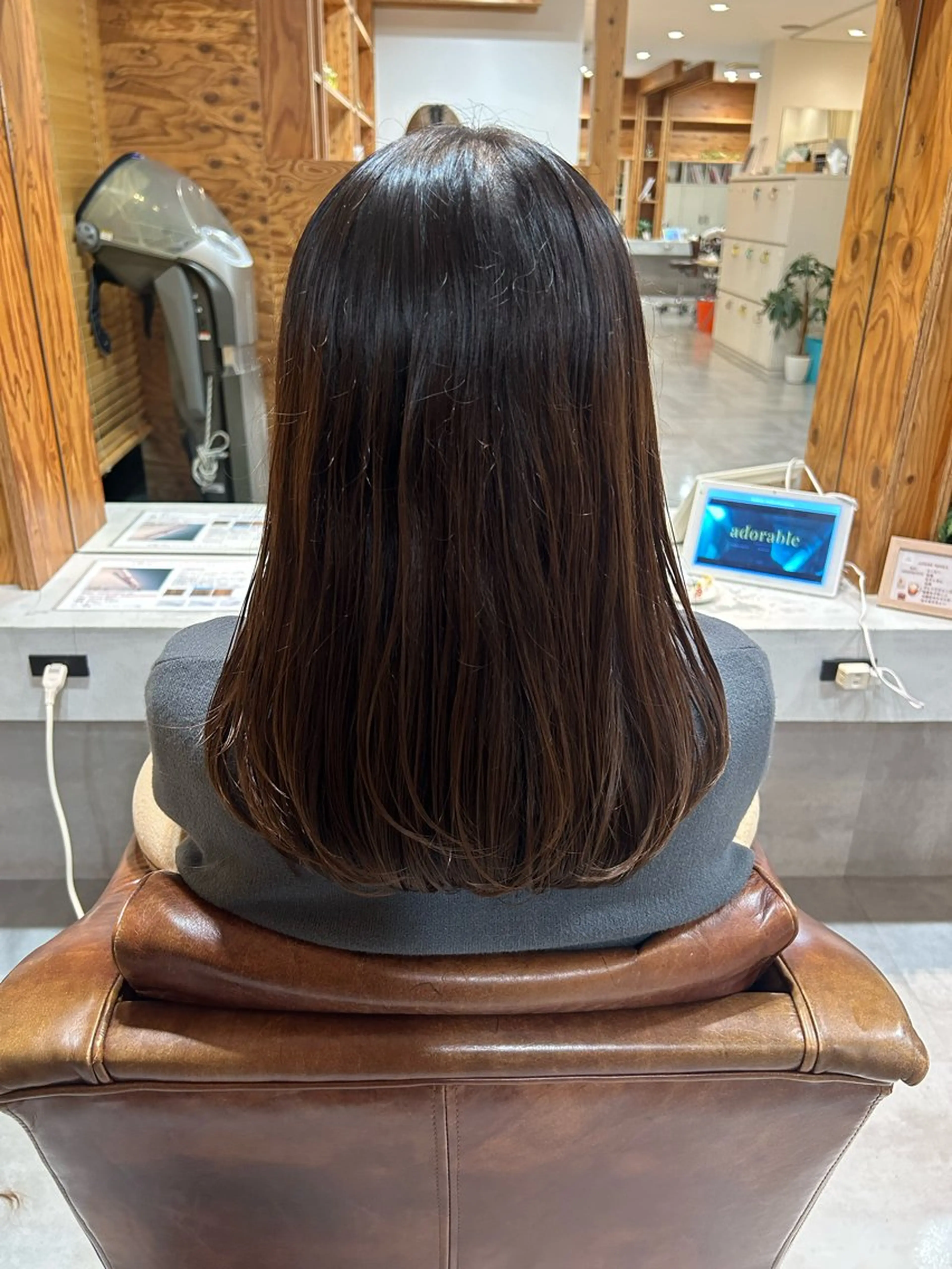 ミディアム レイヤーカット adorable 樋口円のヘアスタイル