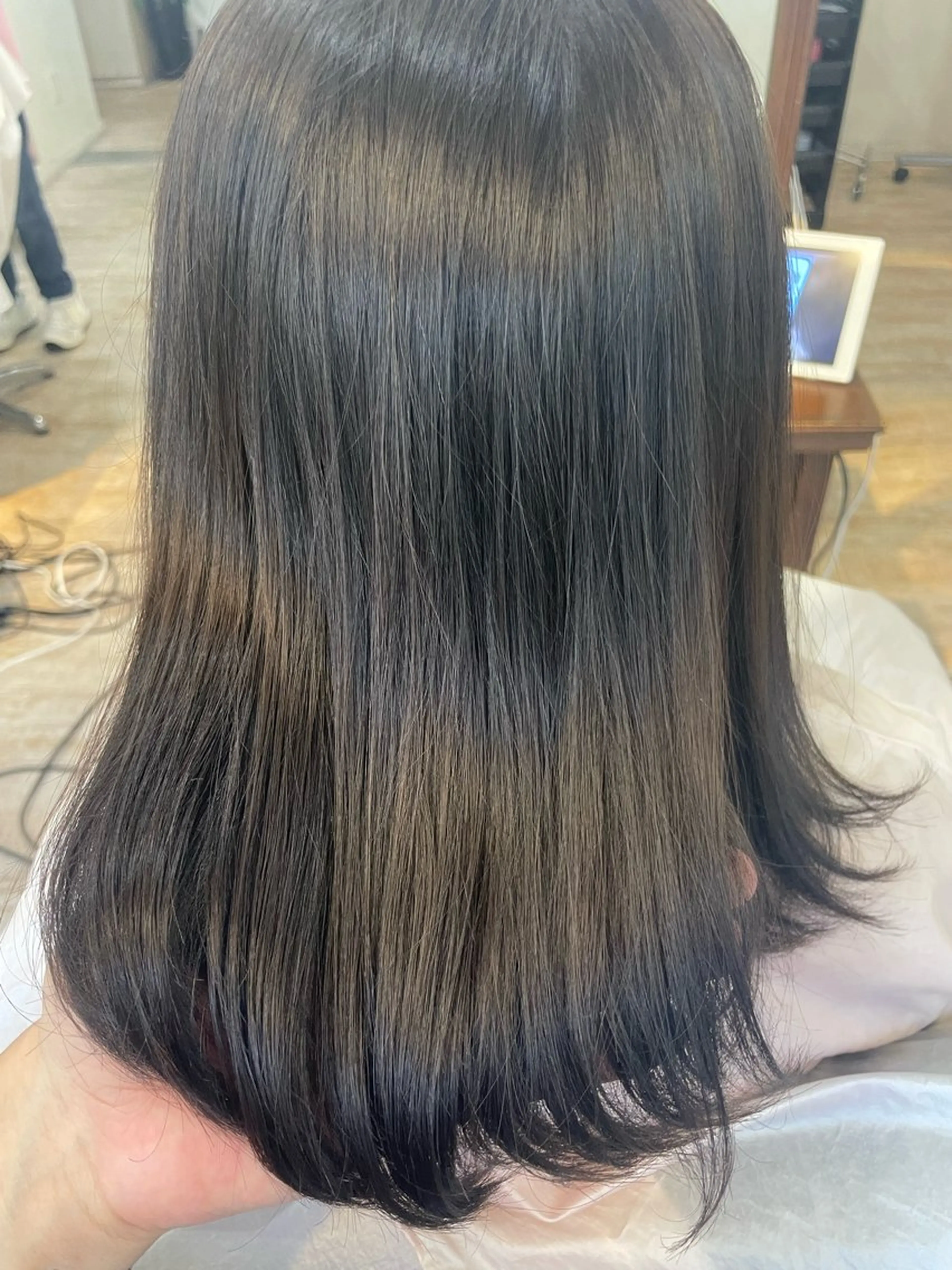 ミディアム ヘアカラー トリートメント レイヤーカット 中屋光貴のヘアスタイル
