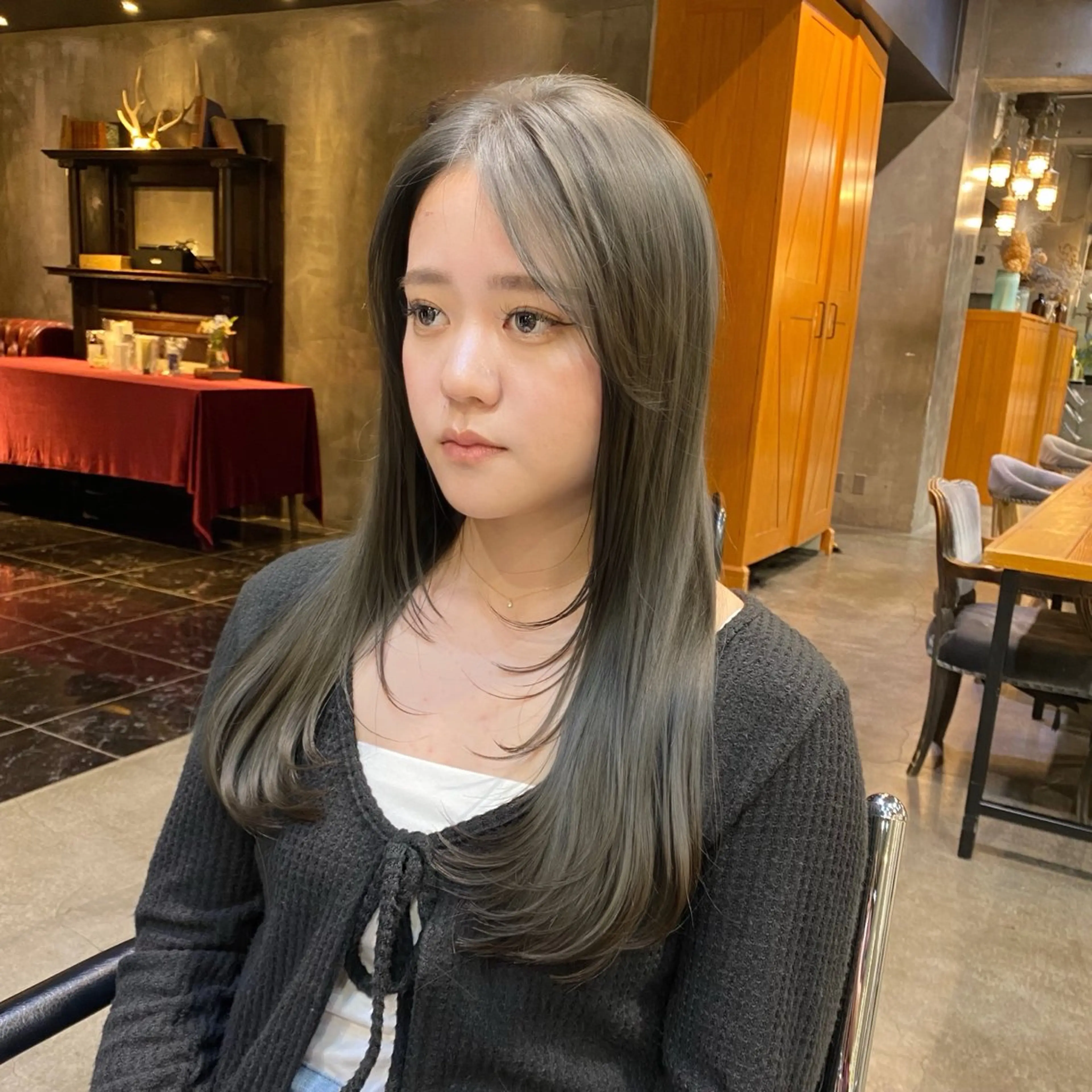 ロング カラー ブリーチ ダブルカラー グレージュ ブリーチなしカラー オリーブグレージュ カット ヘアカラー ブリーチなしダブル カラー🧸🐺陽介のヘアスタイル