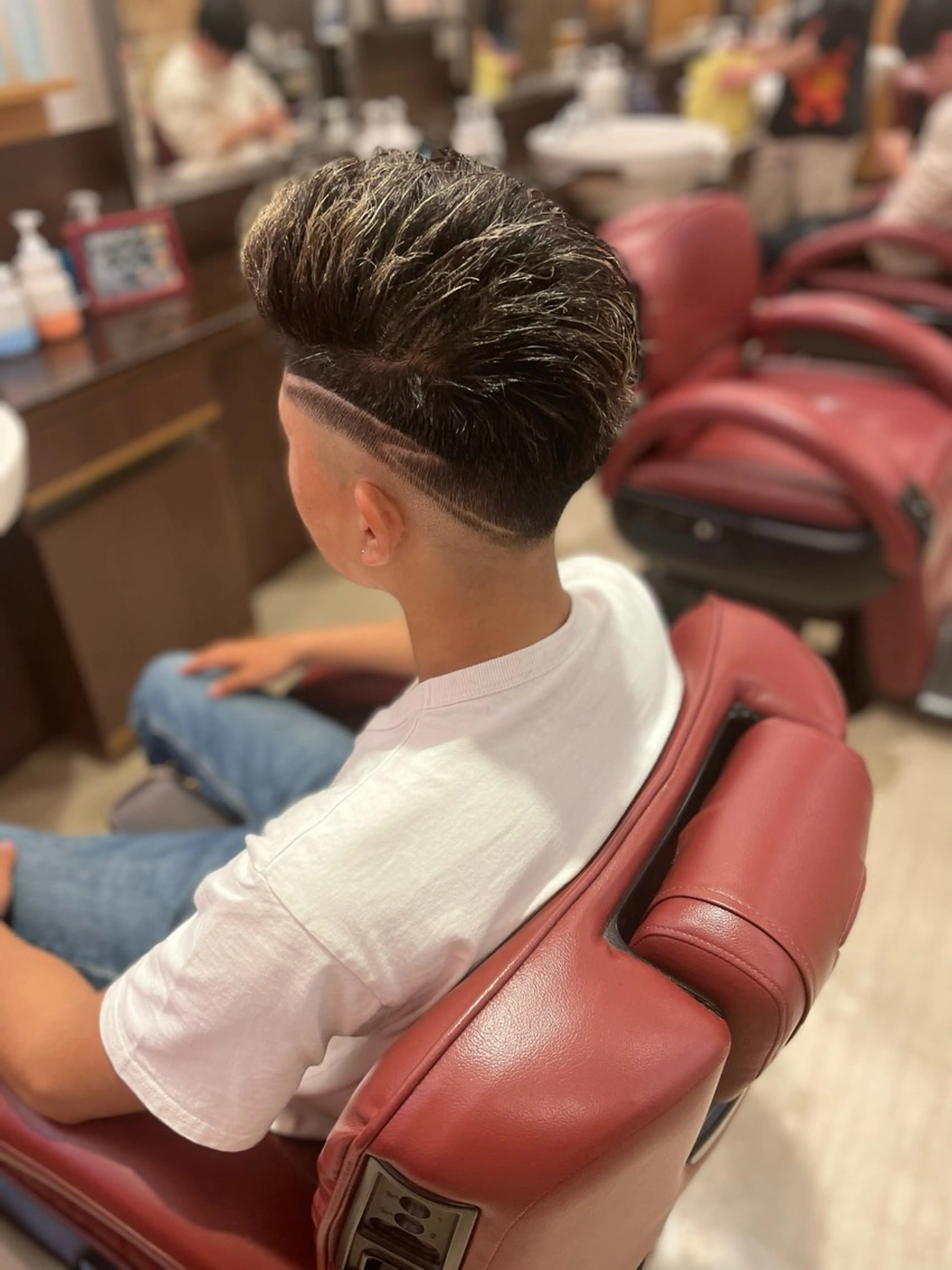 ショート カラー パーマ メンズ フェードカット メンズメッシュ スキンフェード メッシュ BARBER Re所属・副島 拓音のヘアスタイル