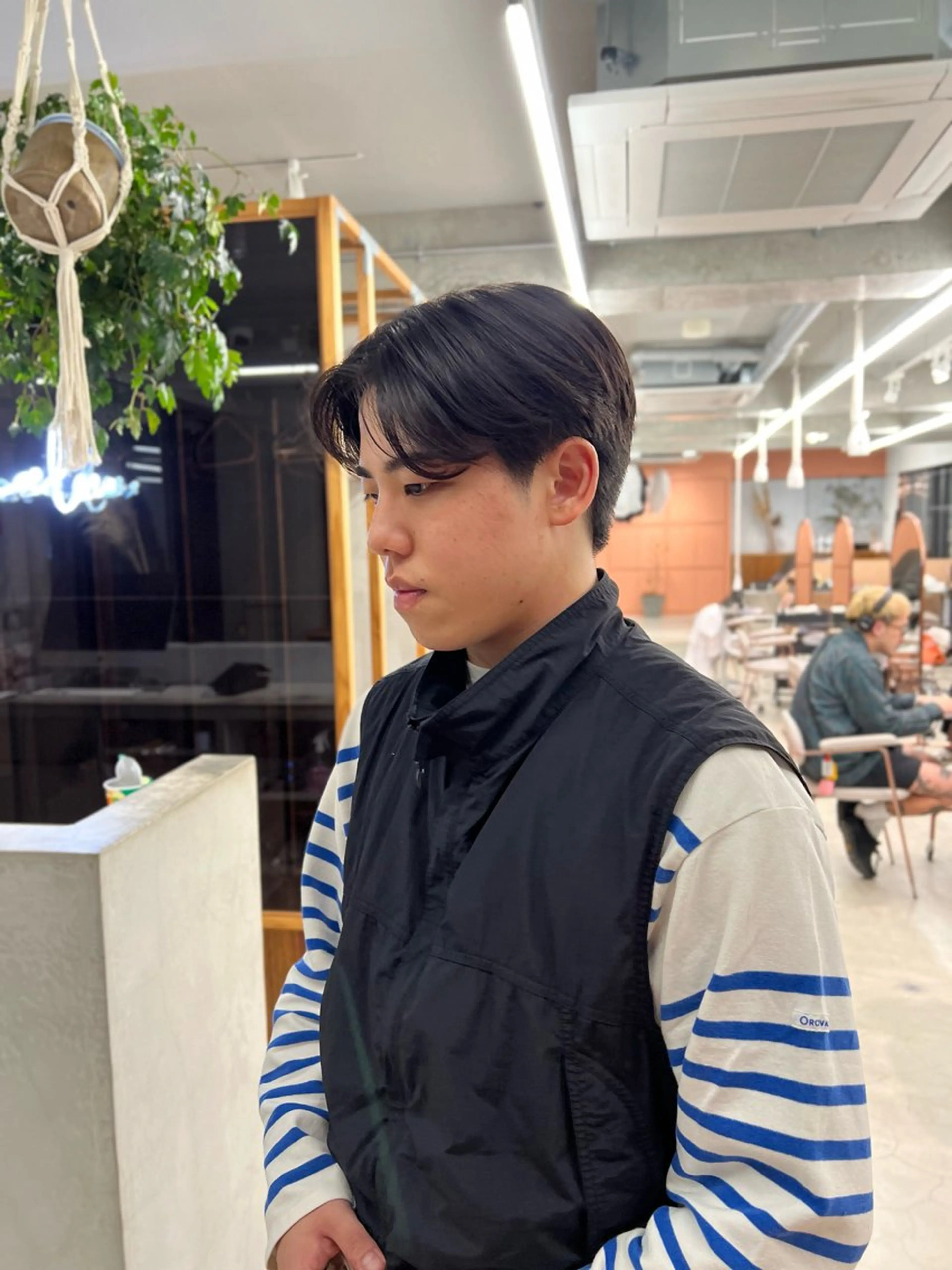 ショート メンズ センターパート 刈り上げ ケアブリーチ/ ハイトーン/牧野のヘアスタイル