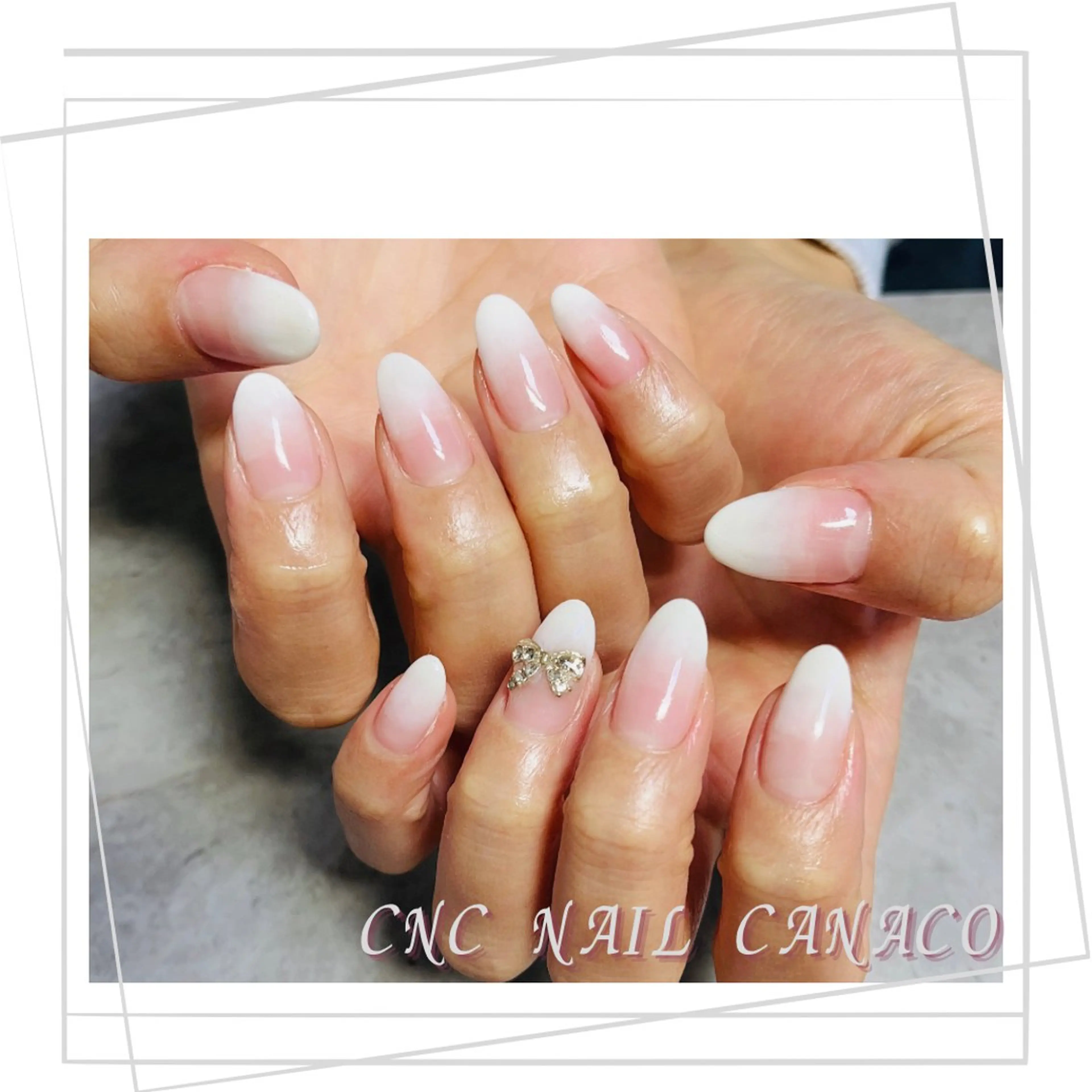 ネイル アートネイル グラデーション 持ち込み ストーンネイル ハンドネイル ハンドケア Felice所属・ベテランネイル cnc  nailのネイルデザイン