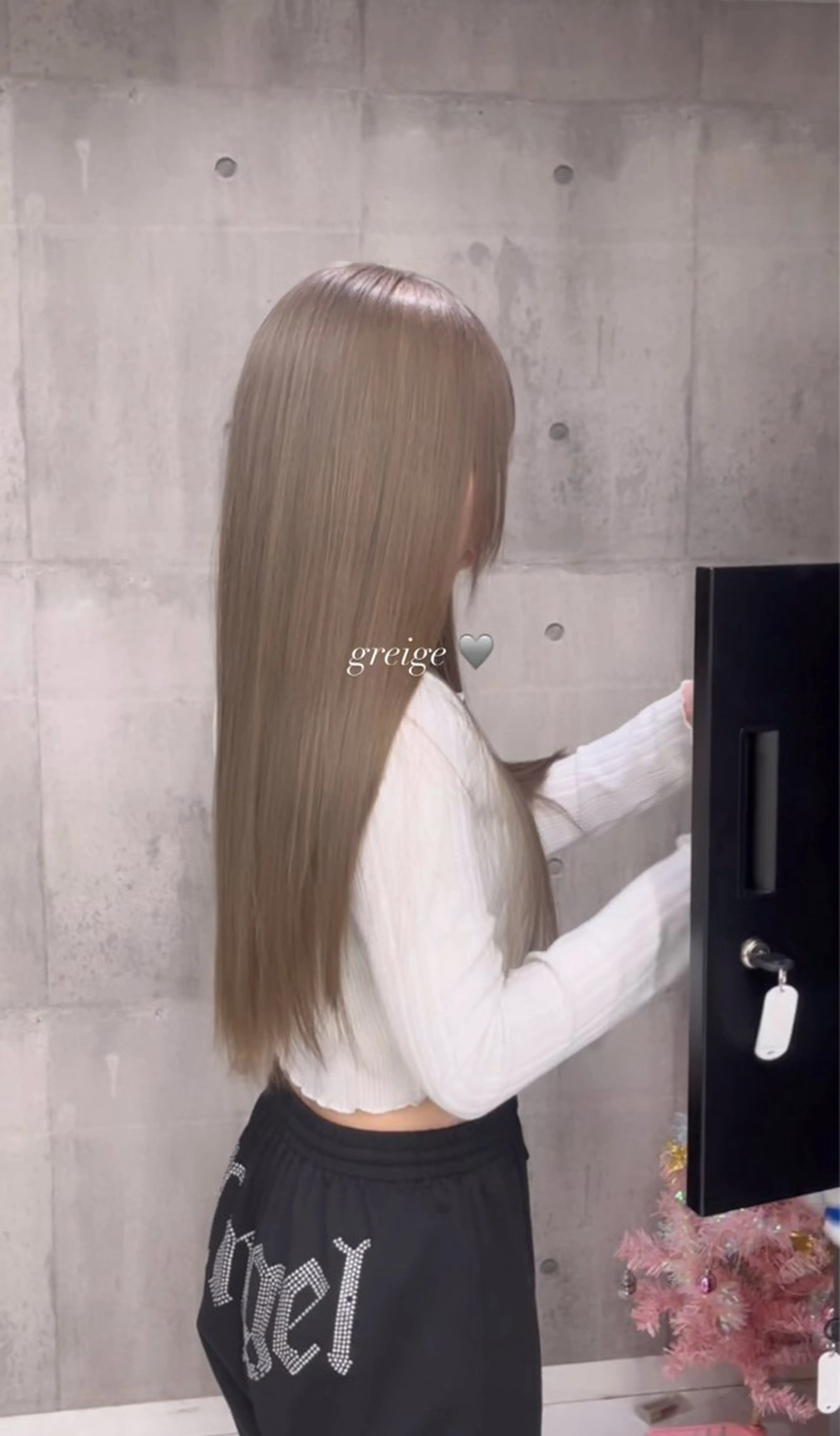 ロング カラー 🎨𖥔ׁTOMO♡ ゆるふわハイトーンのヘアスタイル