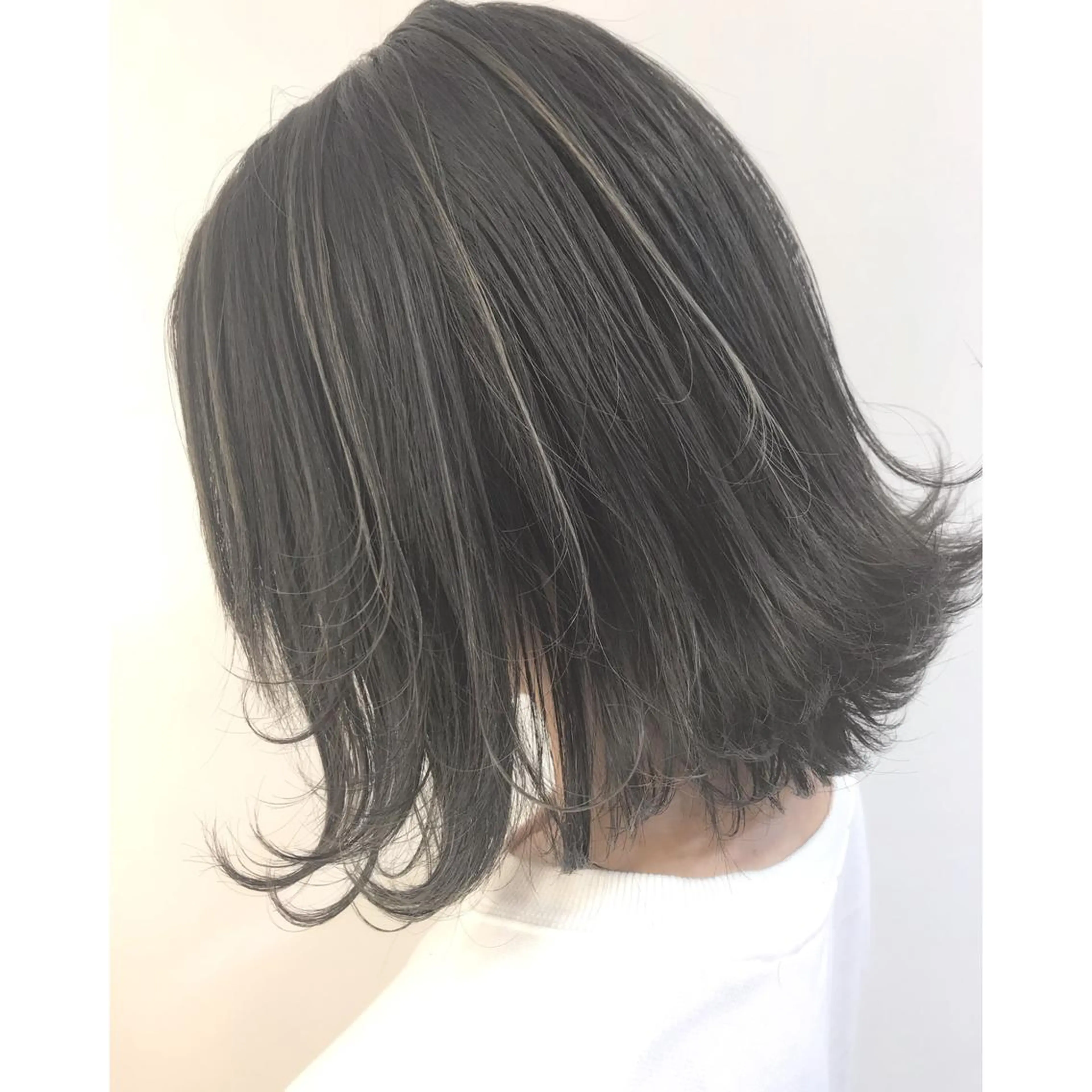 ミディアム カラー ヘアアレンジ ハイライトカラー 3Dハイライト ハイライト ヘアカラー トリートメント シアーベージュニスト 🥣大石亜里紗のヘアスタイル