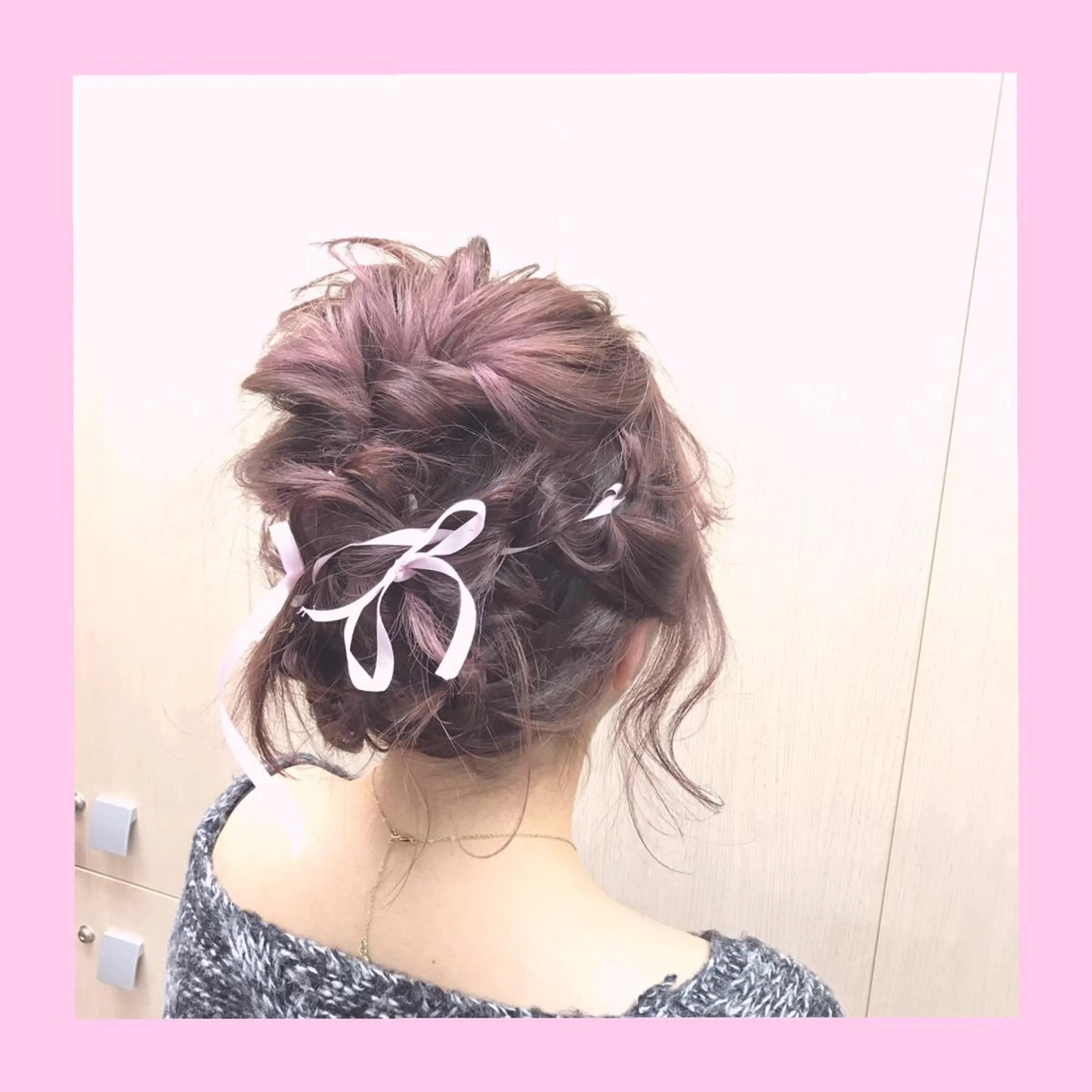 ミディアム ヘアアレンジ SHIN/レイヤー カット×クロスパーマのヘアスタイル