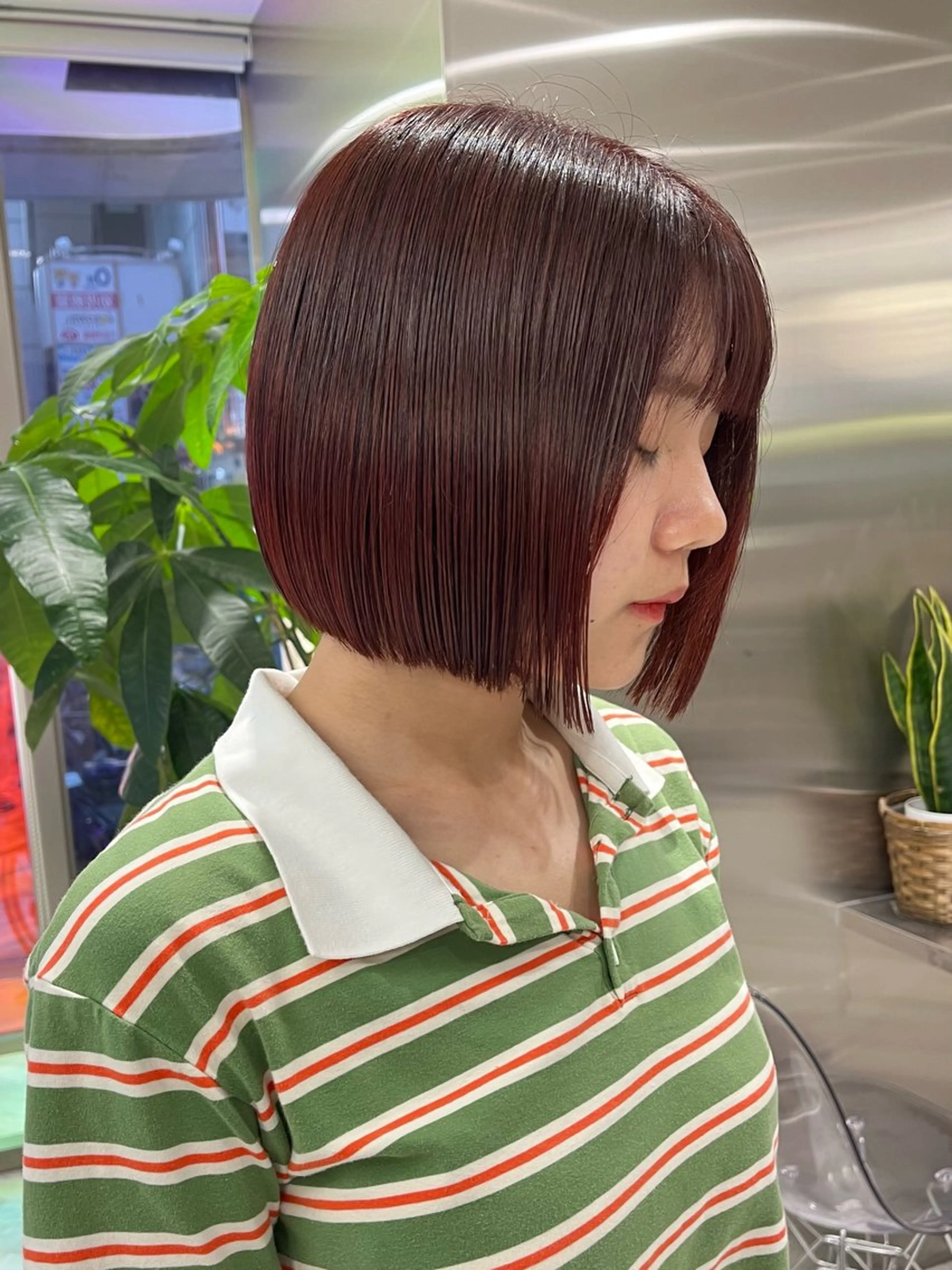 ショート カラー ショートボブ ブリーチ ボルドーカラー 韓国風カラー ブリーチなしカラー ヘアカラー トリートメント mai🤍縮毛酸性ス トレート/アイリストのヘアスタイル