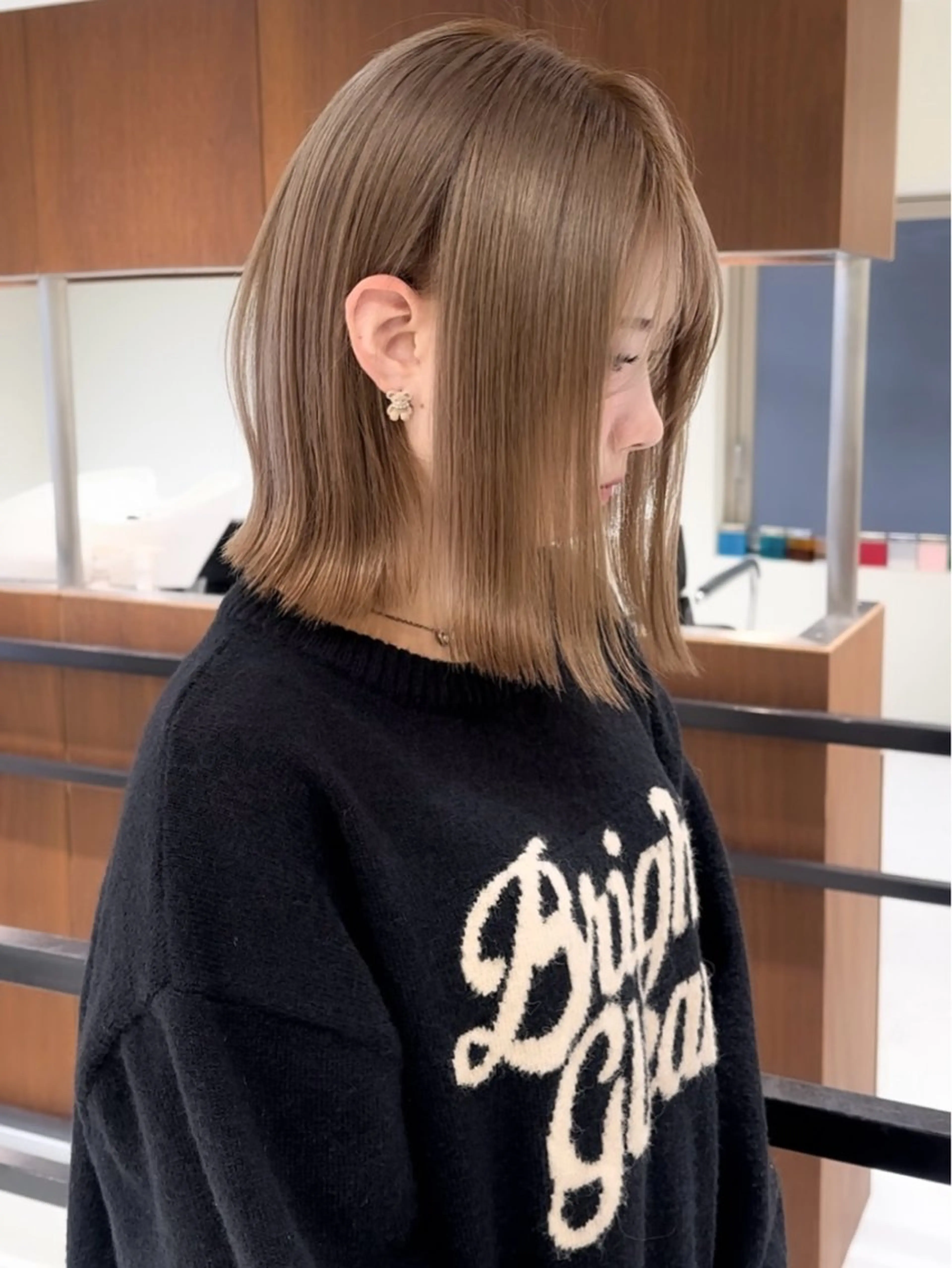 ショート カラー ベージュカラー ブリーチ 🎗️似合わせ/小顔 顔周りカット/透明感のヘアスタイル