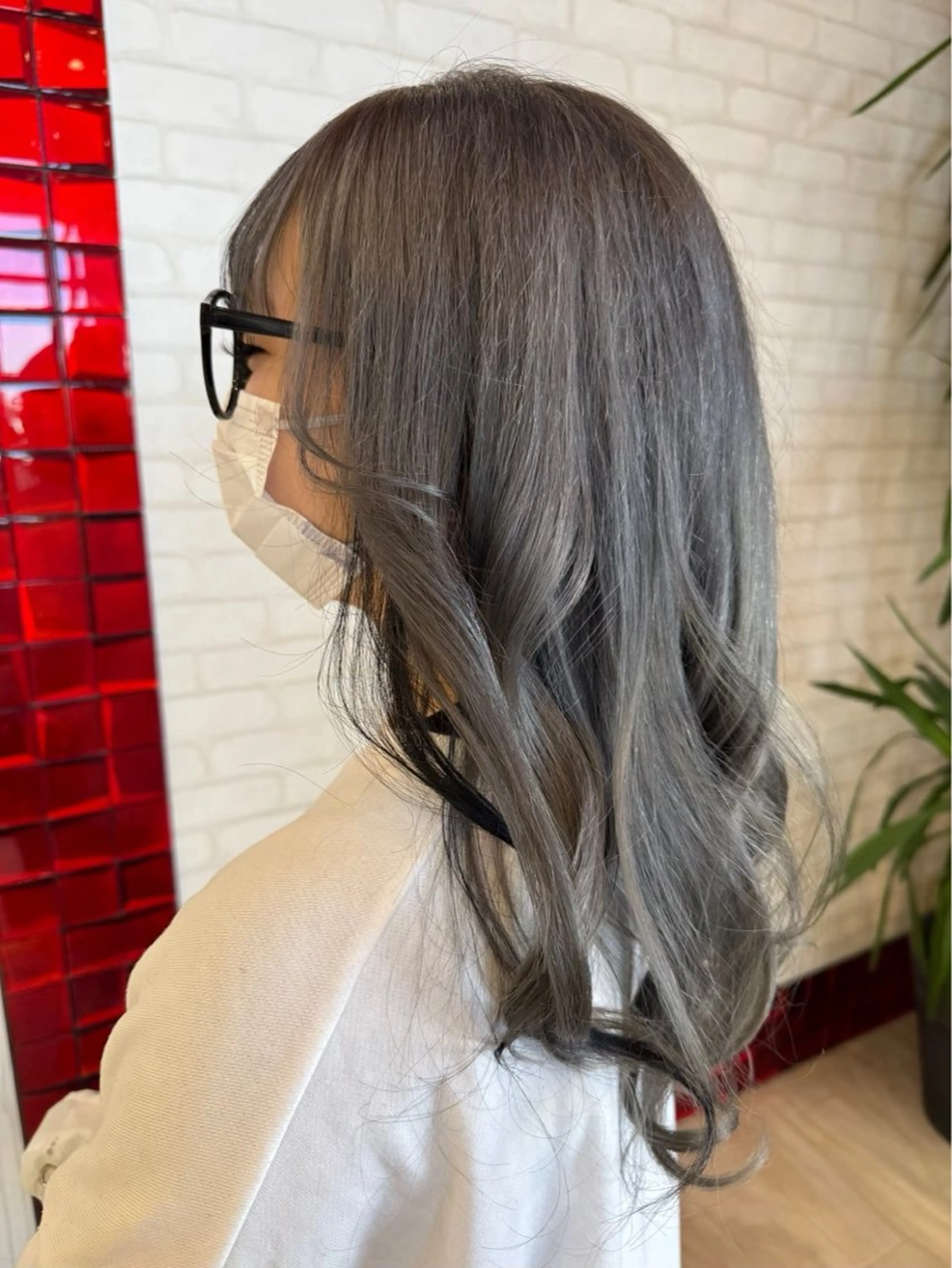 セミロング カラー 土屋 咲希のヘアスタイル