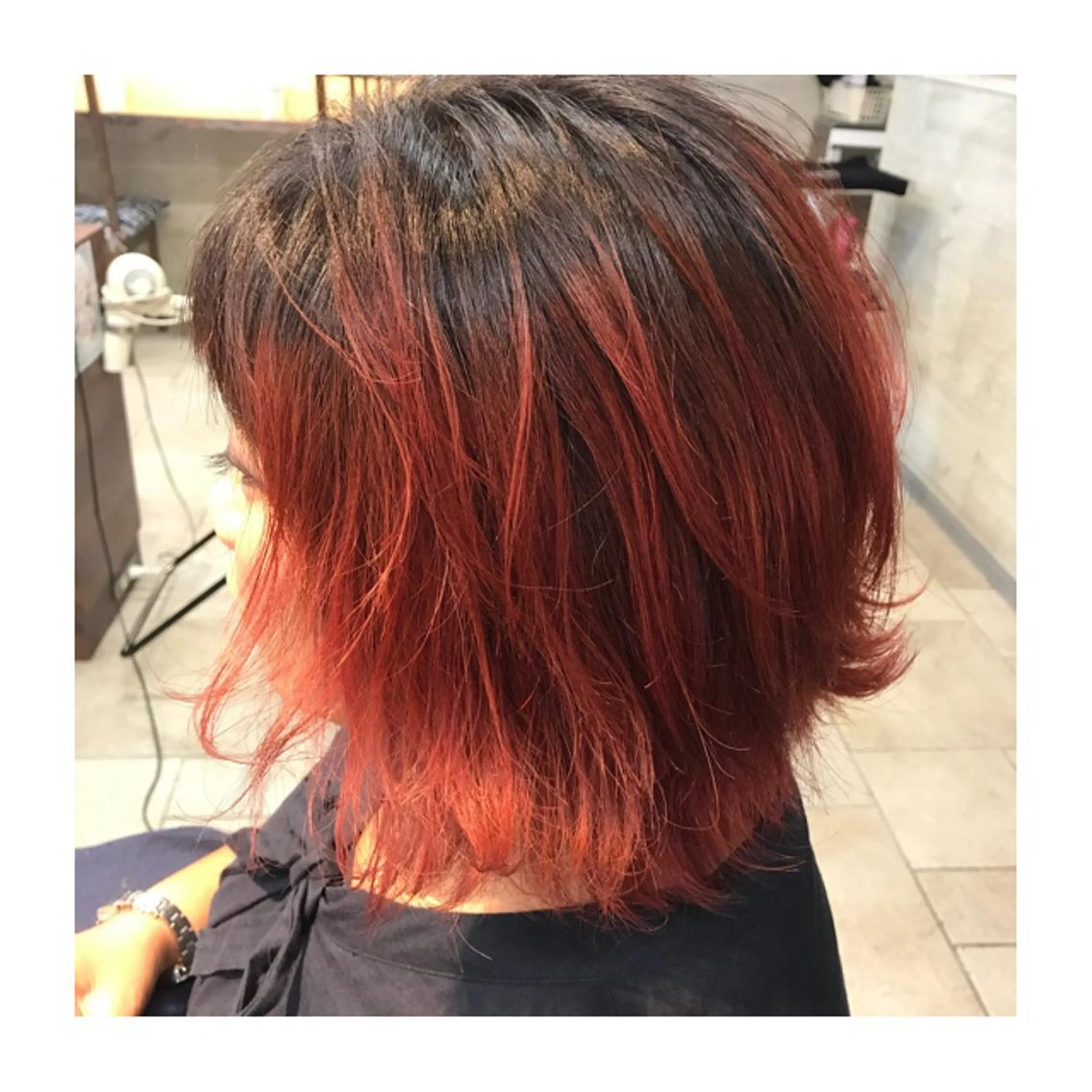 カラー グラデーションカラー レッドカラー シルバー ドリルパーマ 元木宏至のヘアスタイル