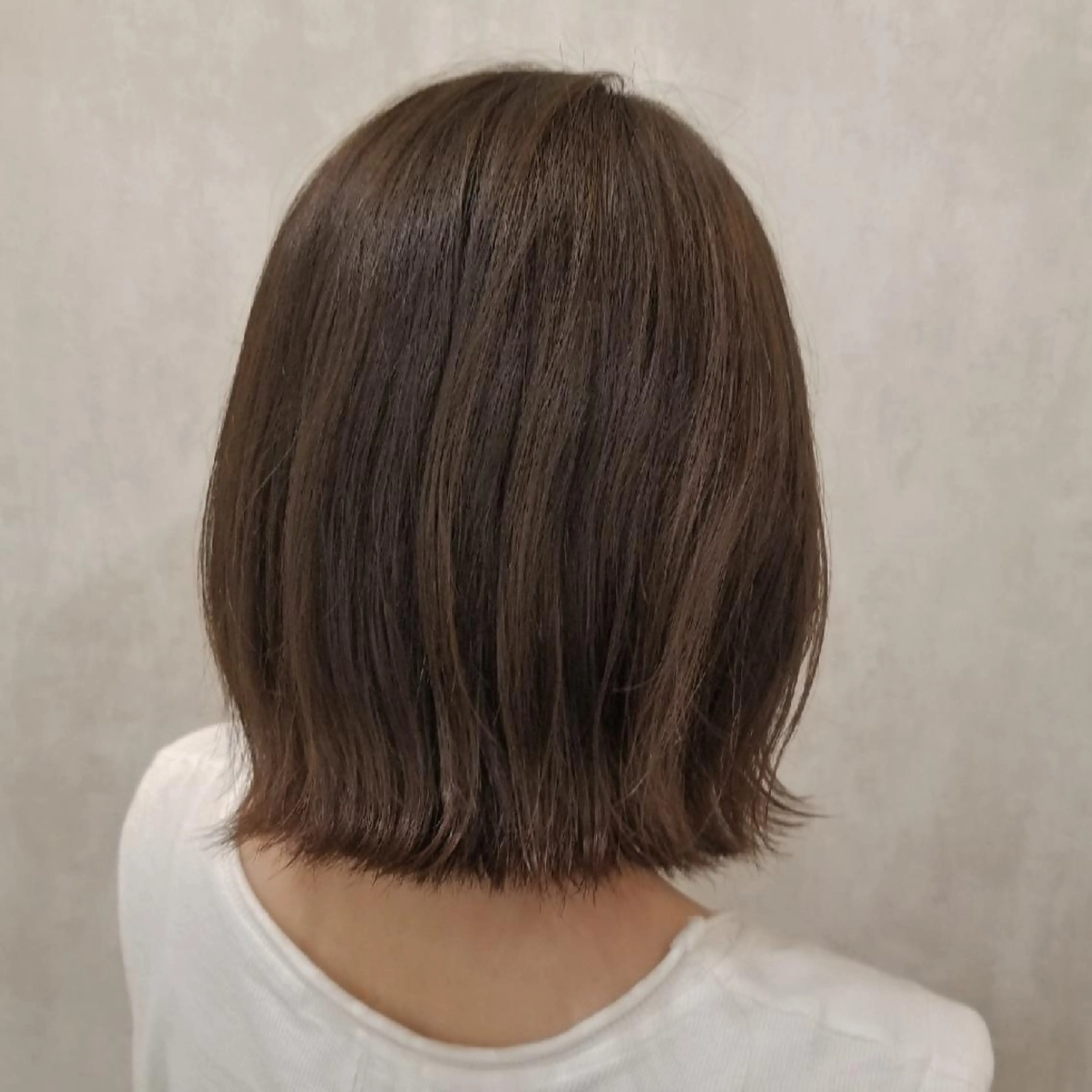 ミディアム 切りっぱなしボブ ボブ カット 縮毛矯正 sohee【ソヒ】 305号室のヘアスタイル