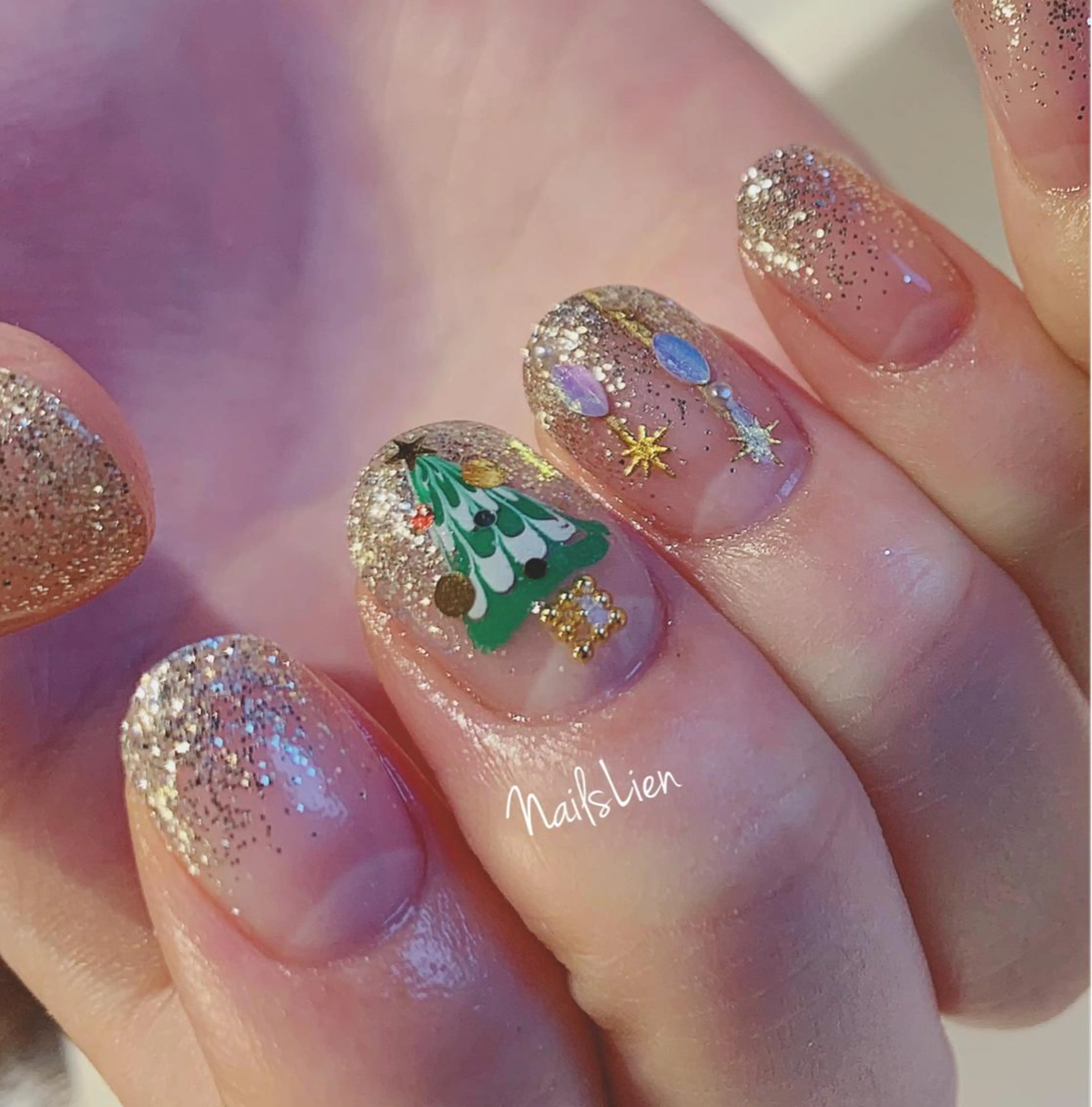 ネイル アートネイル ラメ(グリッター) ラメグラデーション 冬ネイル クリスマス 凛 リンのネイルデザイン