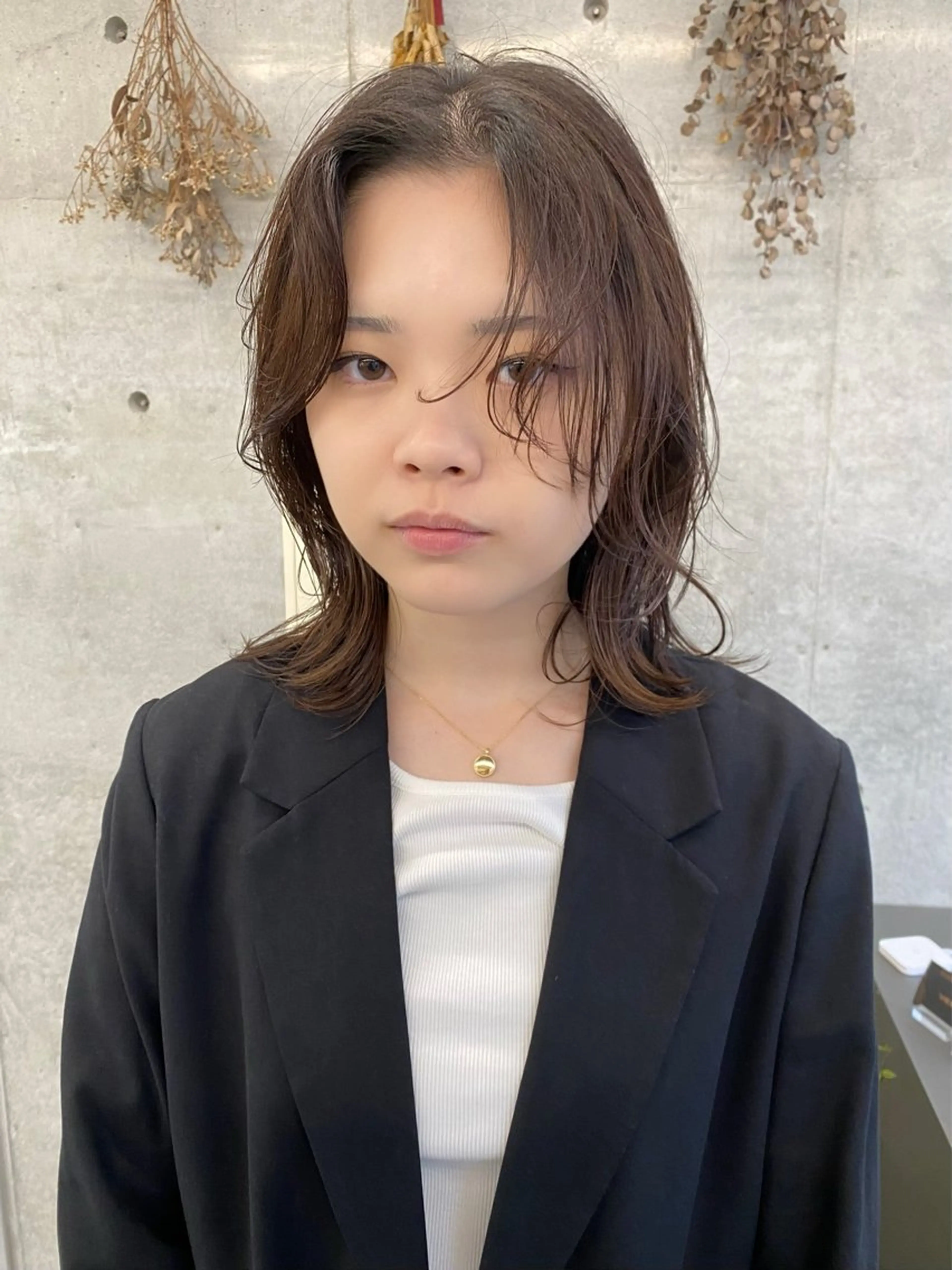 ミディアム カラー レイヤーカット カット ヘアカラー トリートメント 似合わせカット レイヤーボブウルフのヘアスタイル