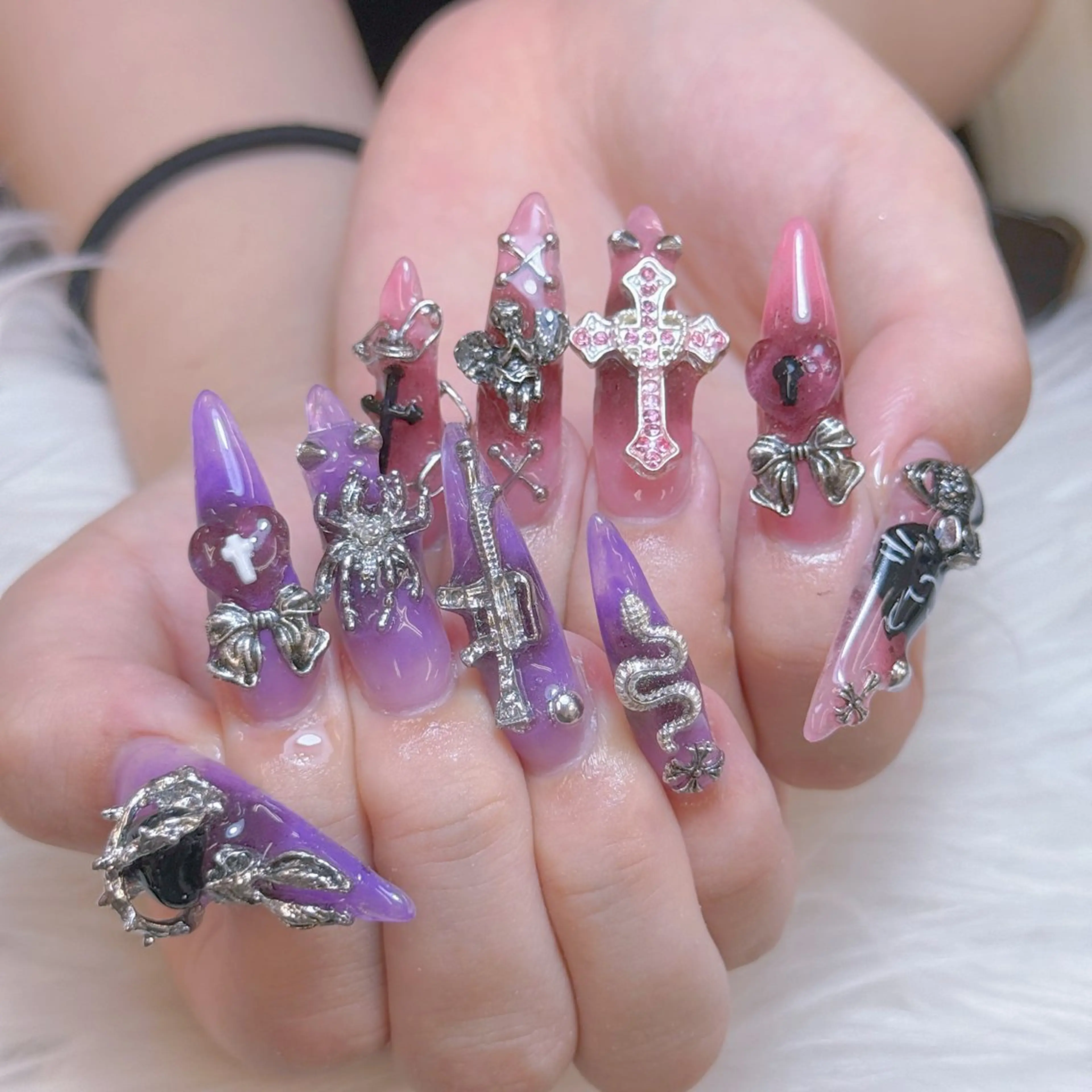 ネイル チークネイル 長さ出し フットネイル マグネットネイル 持ち込み ハンドネイル ANH NAIL ゴテゴテ専門店💎のネイルデザイン