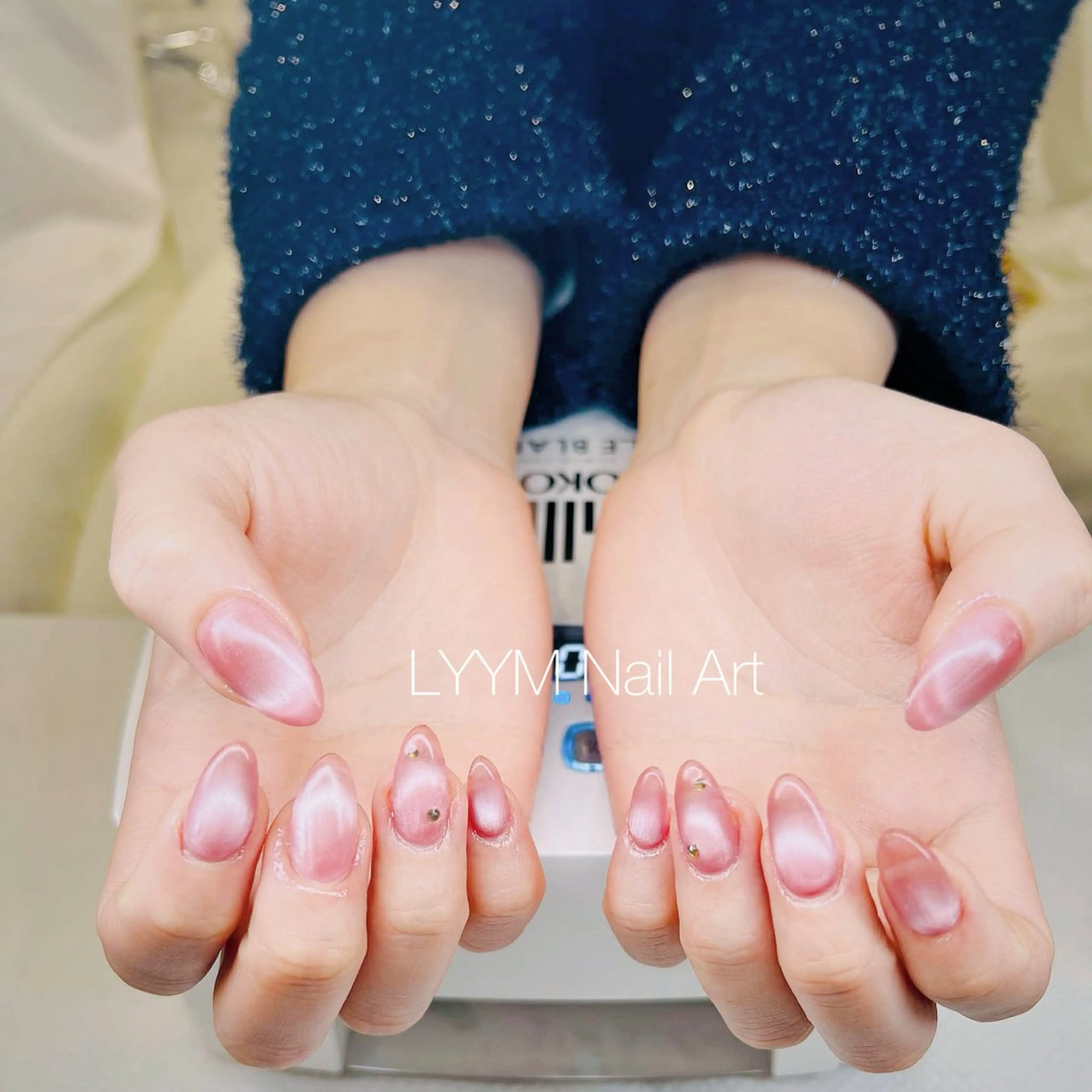 ネイル マグネットネイル ピンク ストーンネイル ハンドネイル LYYM Nail Salonのネイルデザイン