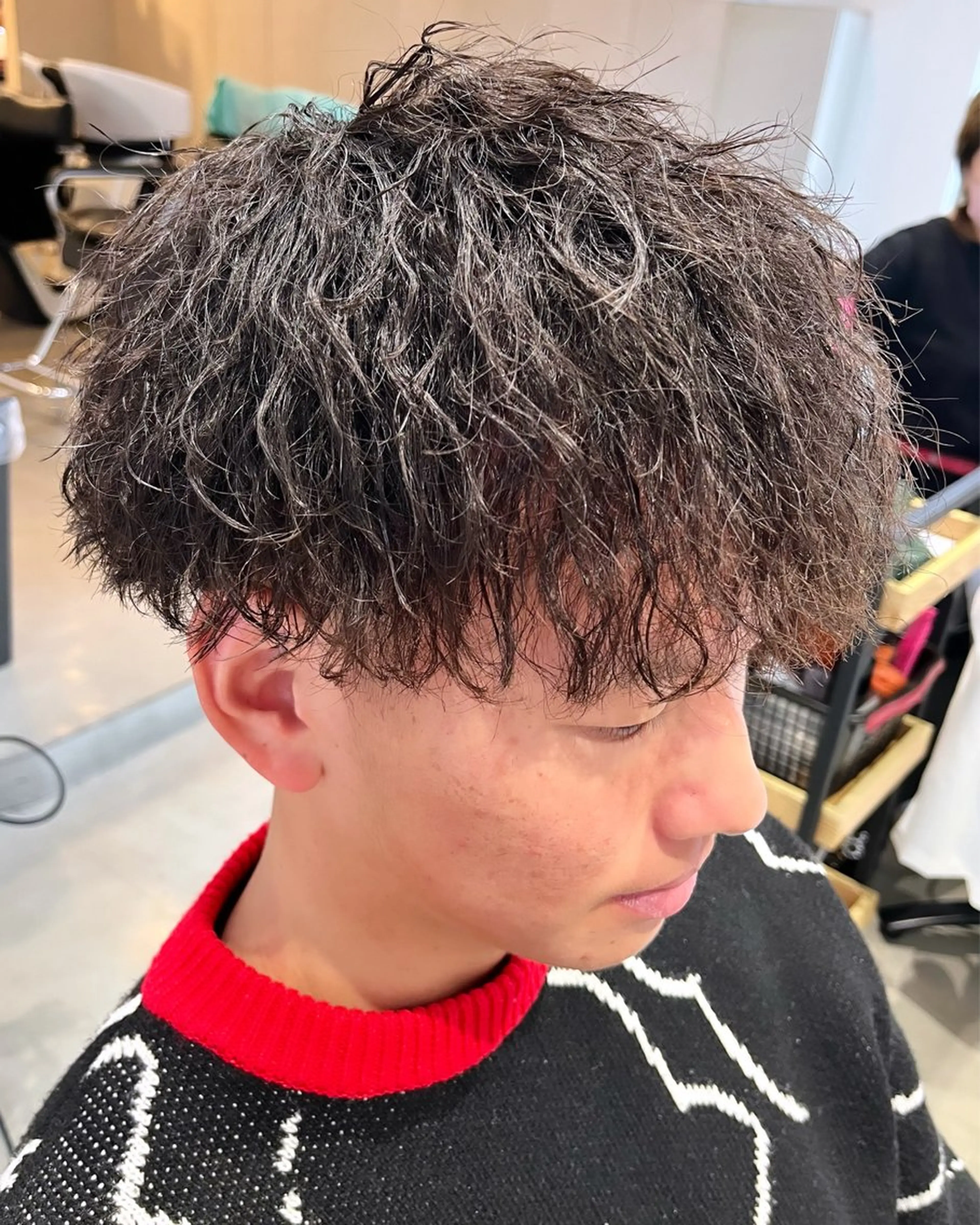 ショート パーマ メンズ メンズパーマ メンズツイストパーマ ツイストパーマ カット パーマ APREKO RIKUのヘアスタイル