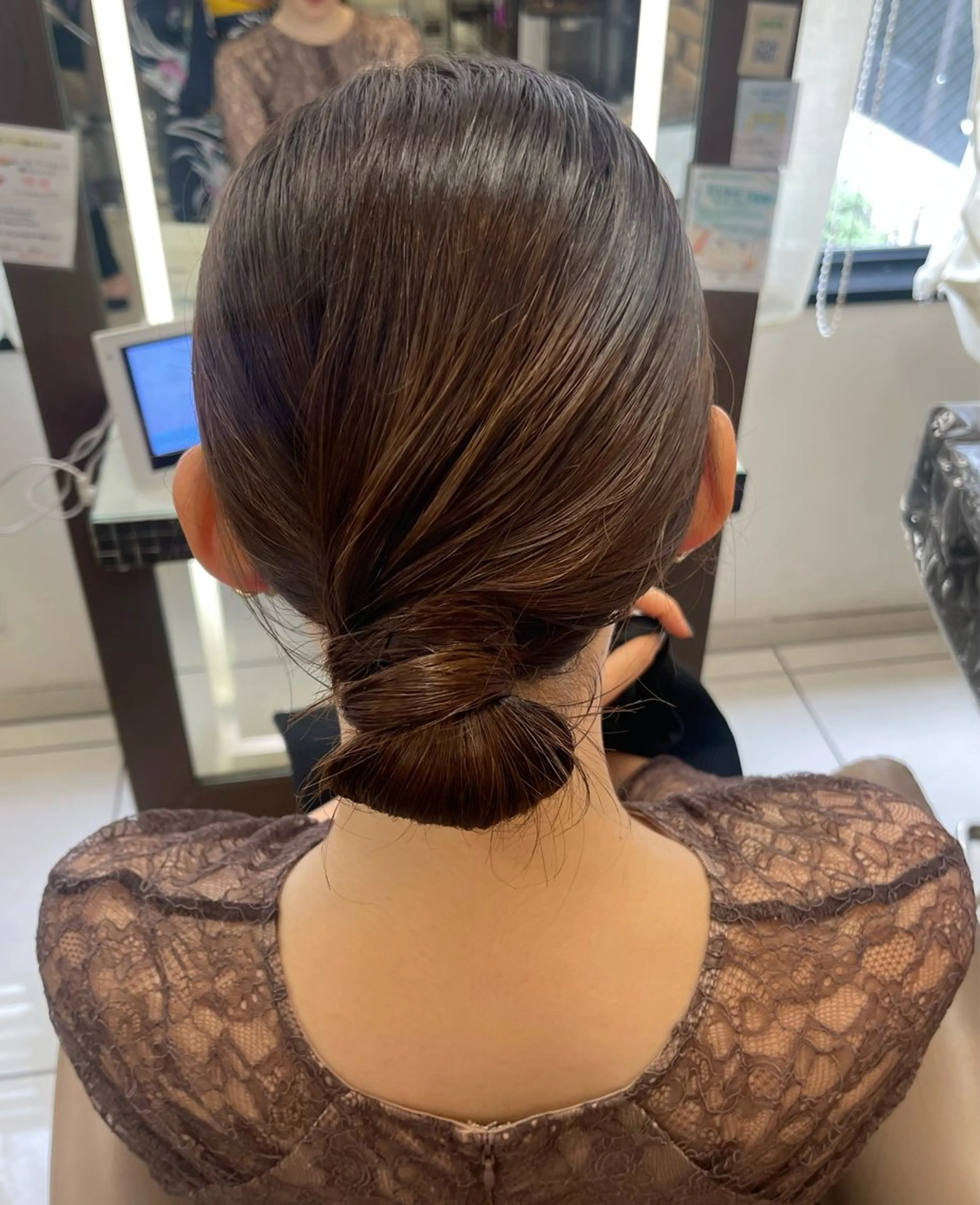 ミディアム ヘアアレンジ お団子ヘア 結婚式・ブライダル ヘアセット 羽エクステ/シール エクステ/横浜駅5分のヘアスタイル