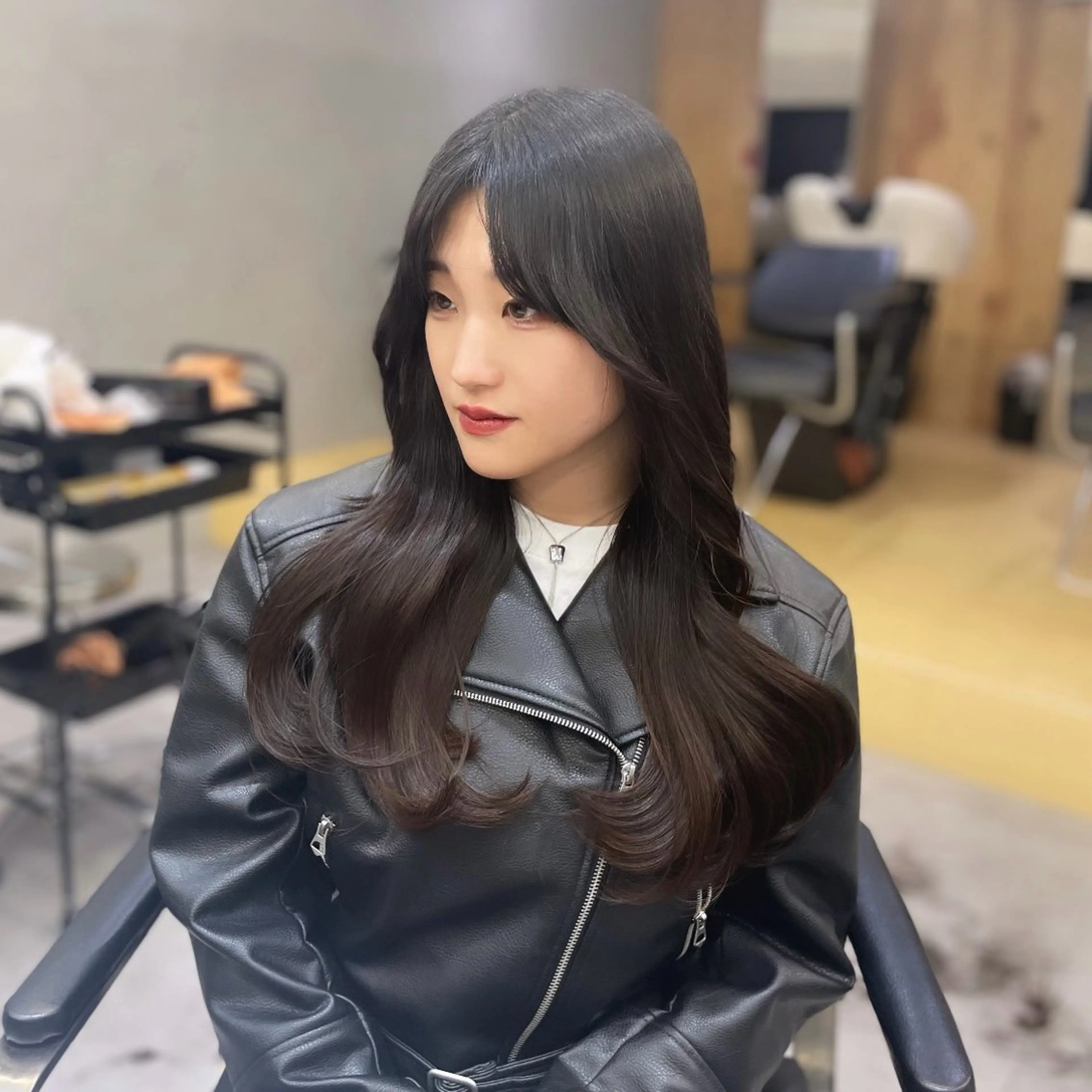 ロング くびれヘア 韓国風ヘア レイヤーカット カット Rui/透明感カラー 暖色/レイヤーカットのヘアスタイル