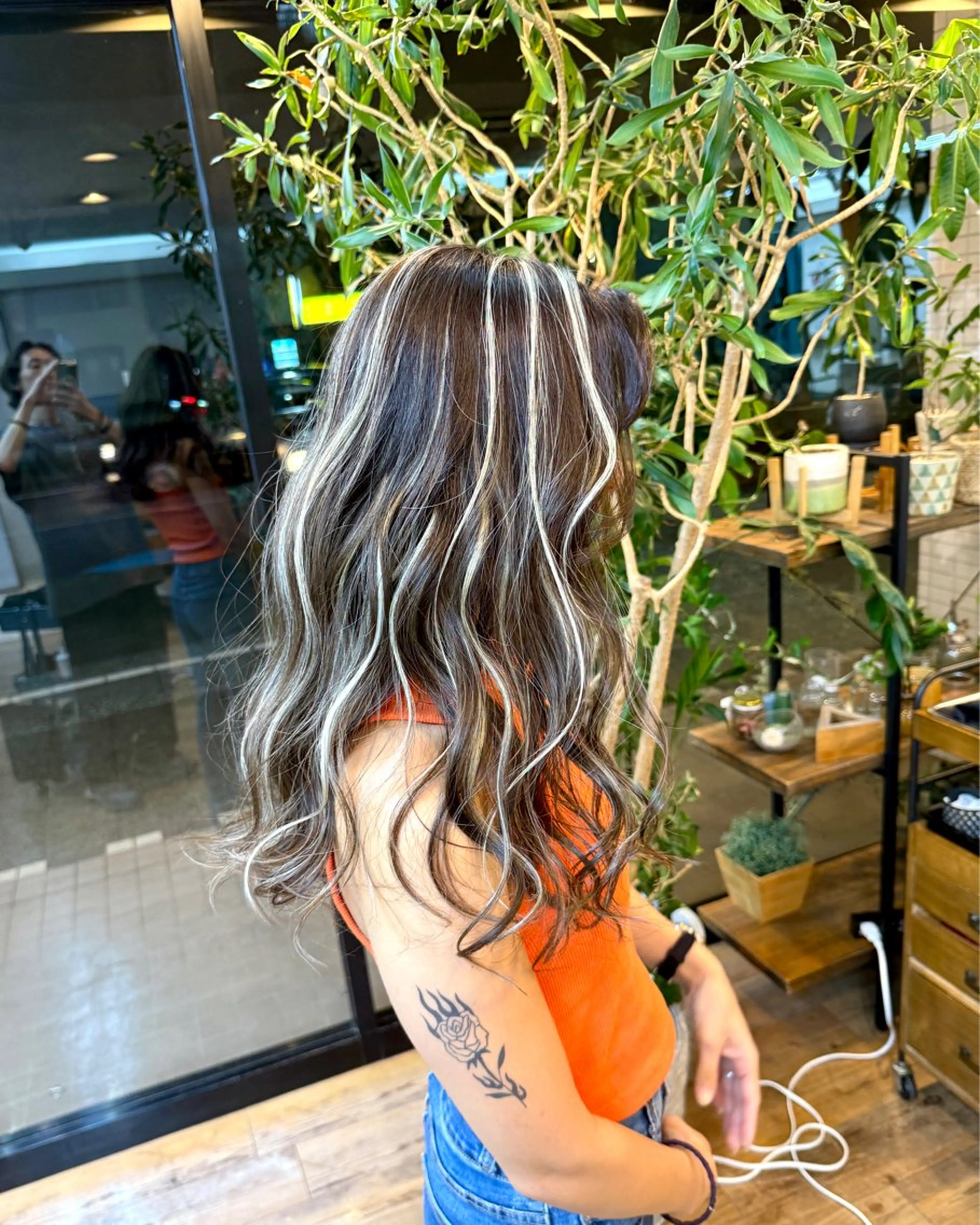 セミロング カラー ハイライトカラー オレンジ ハイライト レイヤーカット ヘアカラー トリートメント Cure2所属・🌈白いハイライト 🌈 🐶ノザワ🐶のヘアスタイル