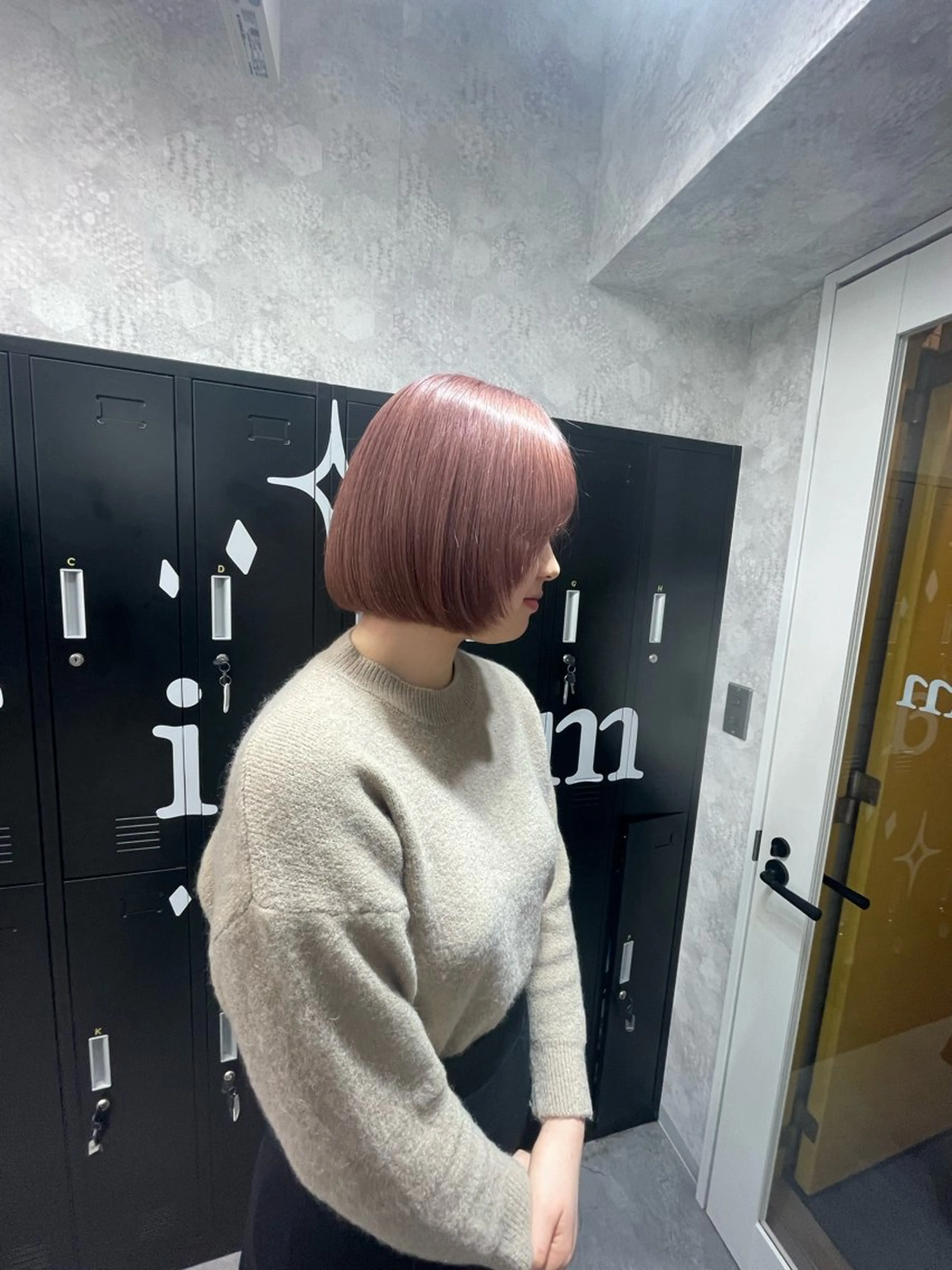 ミディアム カラー アッシュ アッシュグレー ベージュカラー ブリーチ ブロンド カット ヘアカラー トリートメント 【複雑*ハイトーン】 ピンク💎ブロンドのヘアスタイル