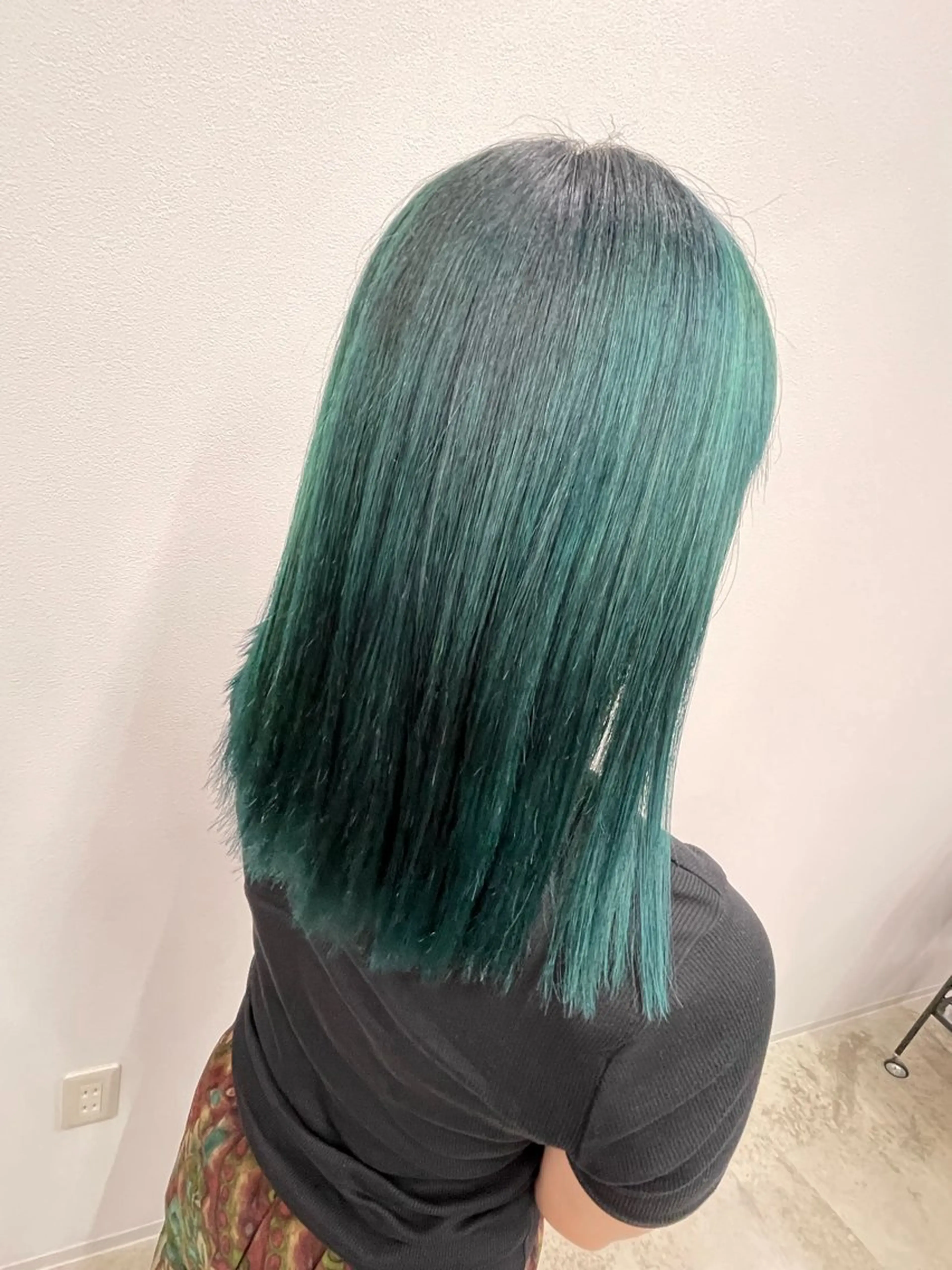 カラー ブリーチ ヘアカラー トリートメント アールラーゴ所属・宮島 華湖のヘアスタイル
