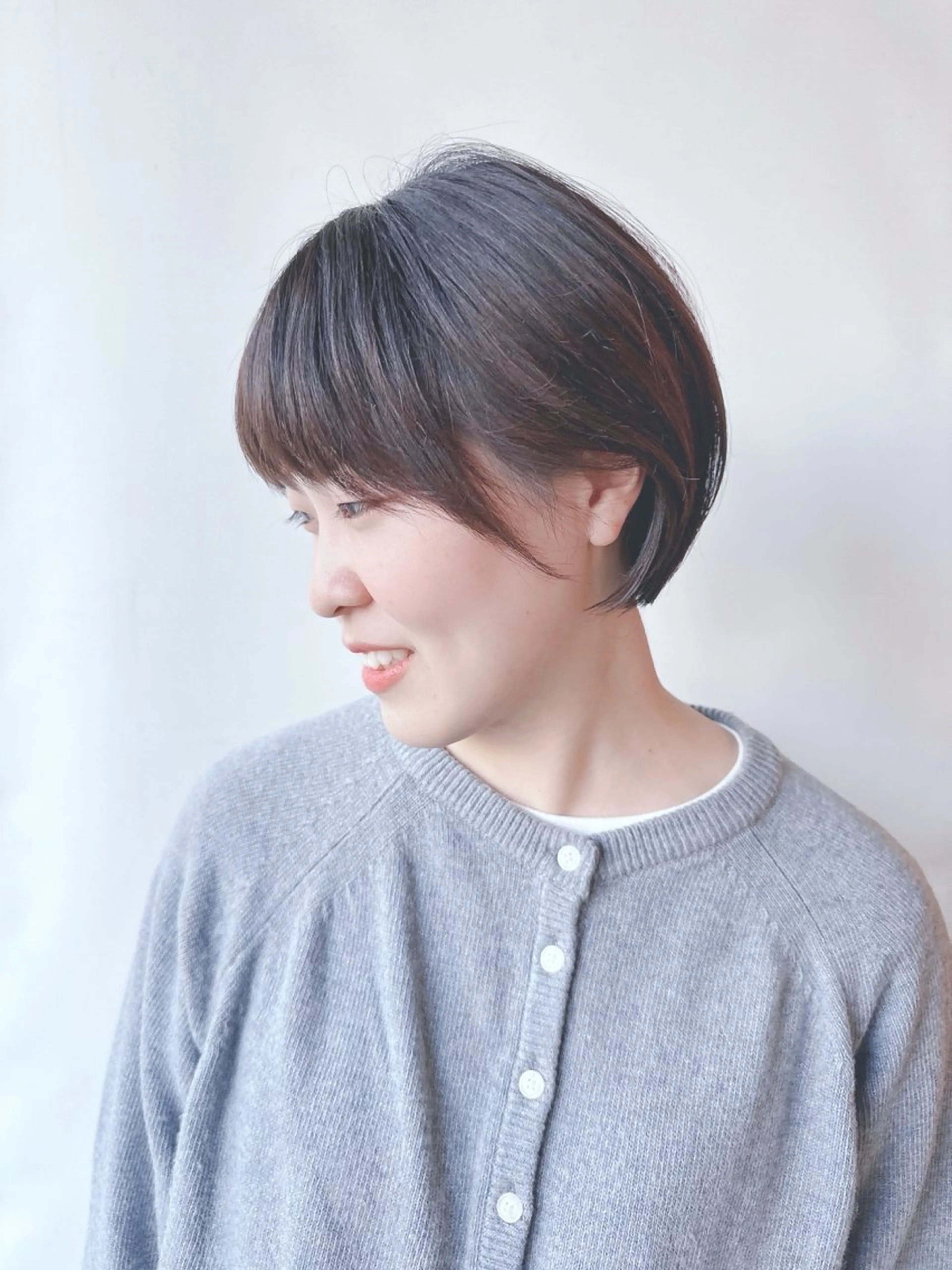 ショート カット とうい/パーマボブ/ くせ毛/丸みボブのヘアスタイル