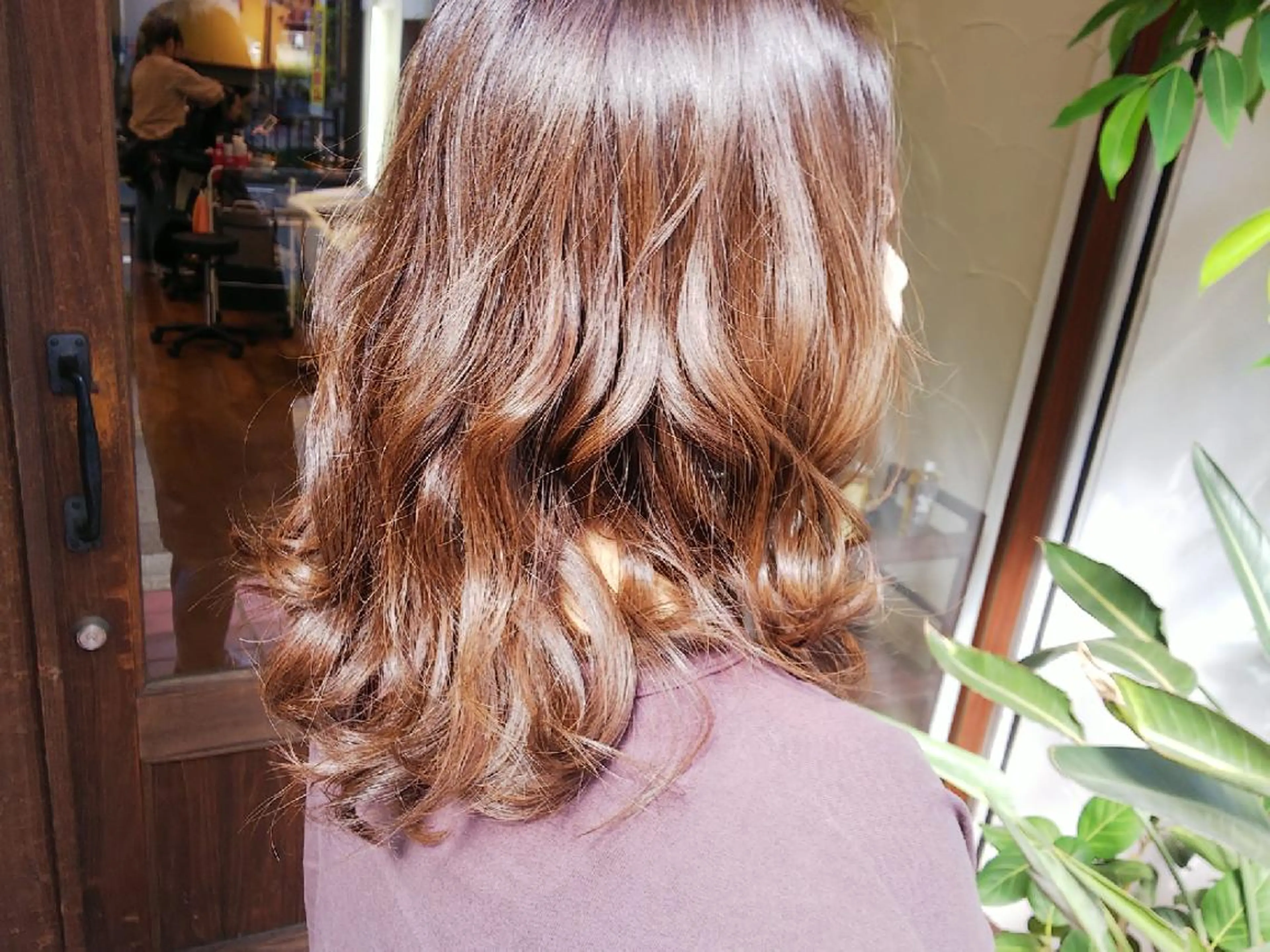 セミロング 髪質改善アンブリーチ 店長みやけななのヘアスタイル