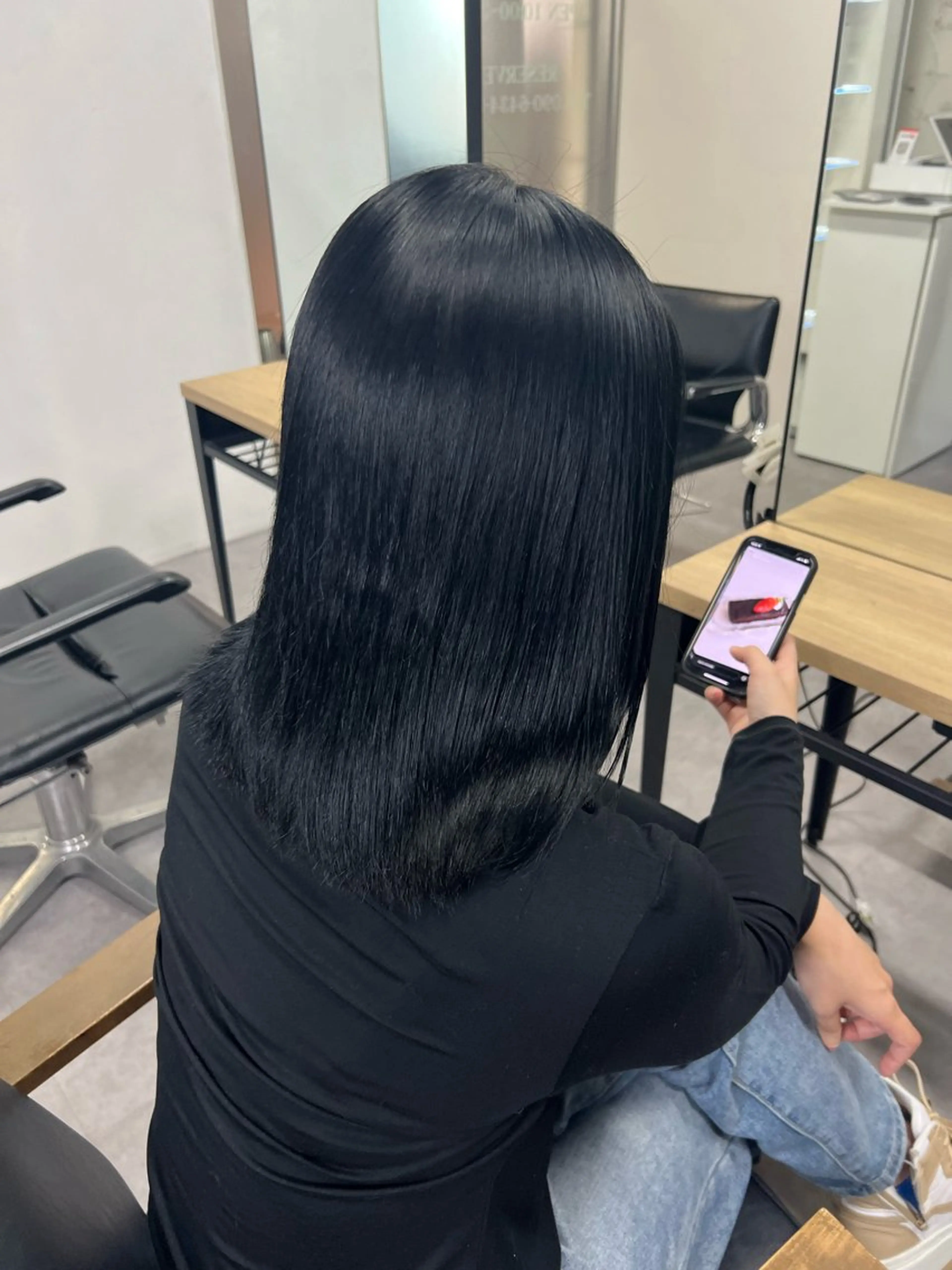 カラー 黒髪 ブルーカラー ブルーブラック ヘアカラー SWAY所属・SWAY_KAI_ 長谷川魁のヘアスタイル