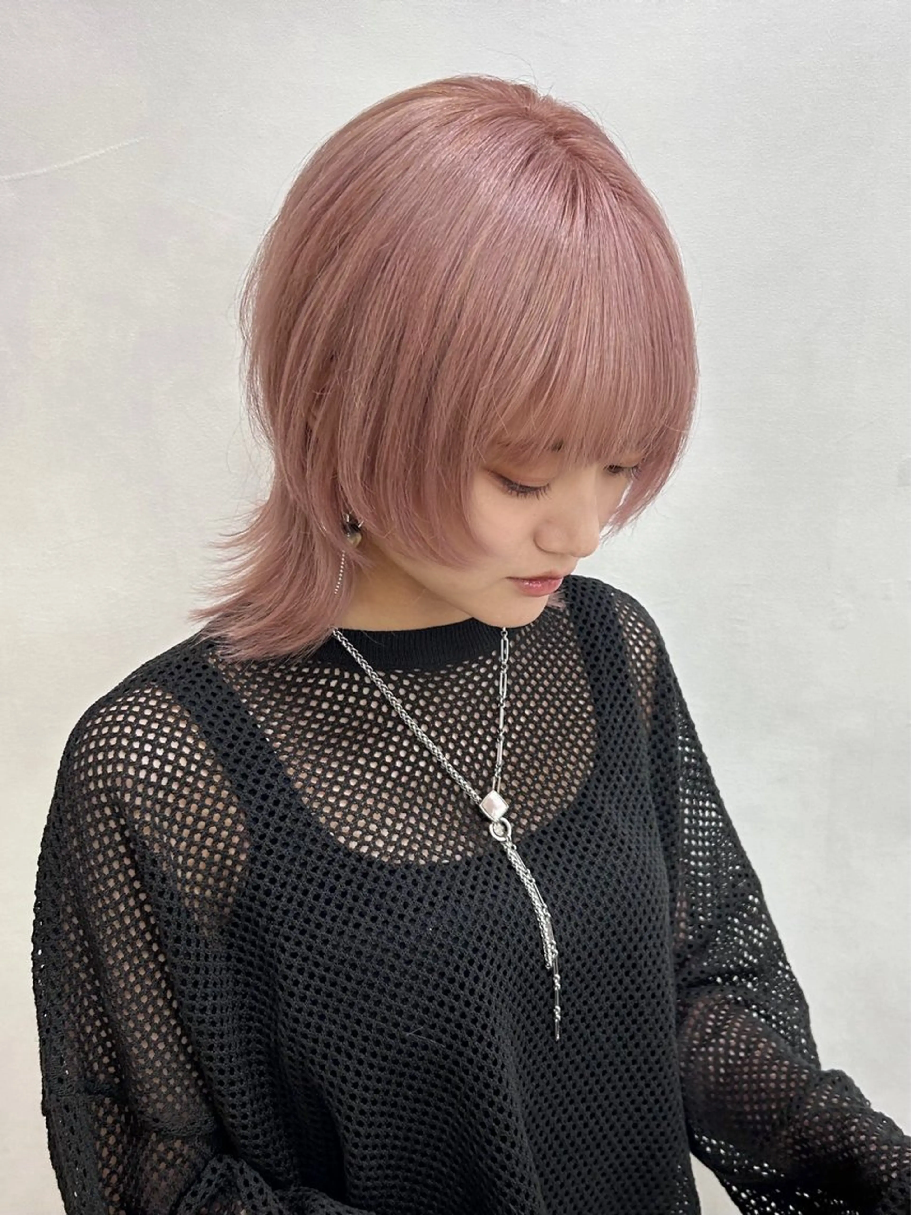 ミディアム カット ヘアカラー 水色/ペールカラー/ レイヤー💫mayuのヘアスタイル
