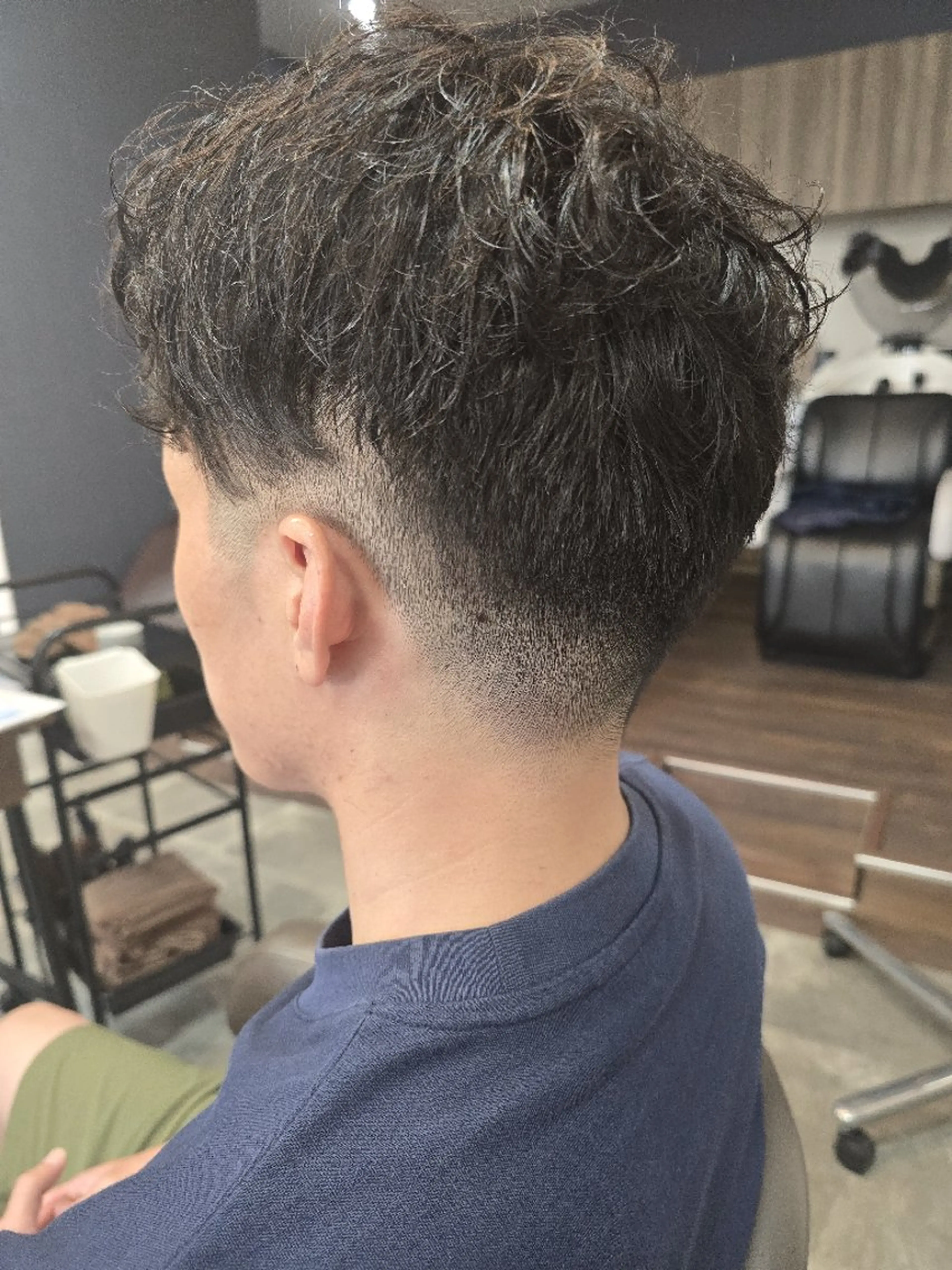 ショート パーマ メンズ メンズハイライト メンズインナーカラー メンズパーマ ハイライト 髪質改善 カット ヘアカラー パーマ 石川 ジェウンのヘアスタイル