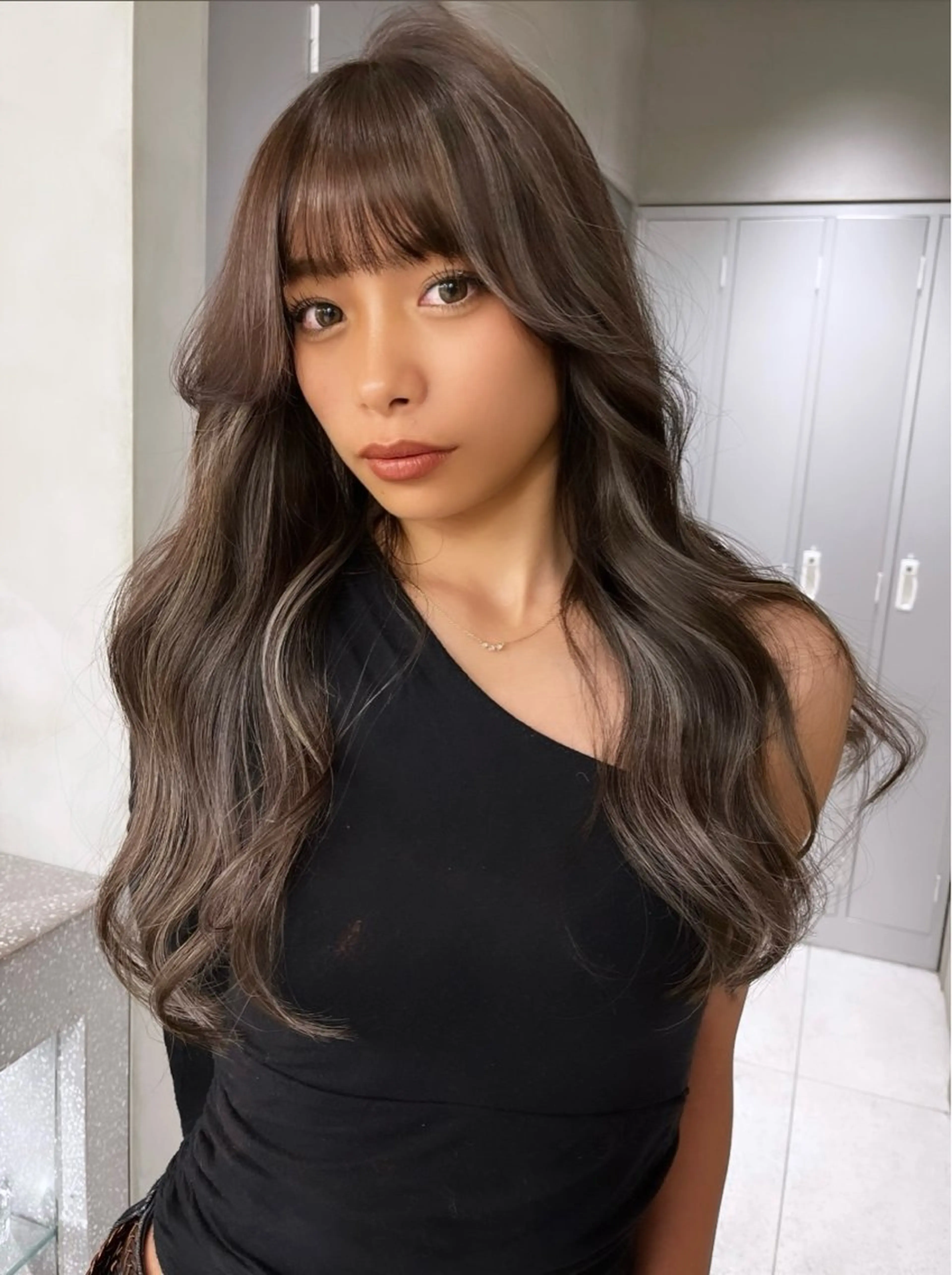 ロング ハイライト ヘアカラー YOLO 渋谷 RIONAのヘアスタイル