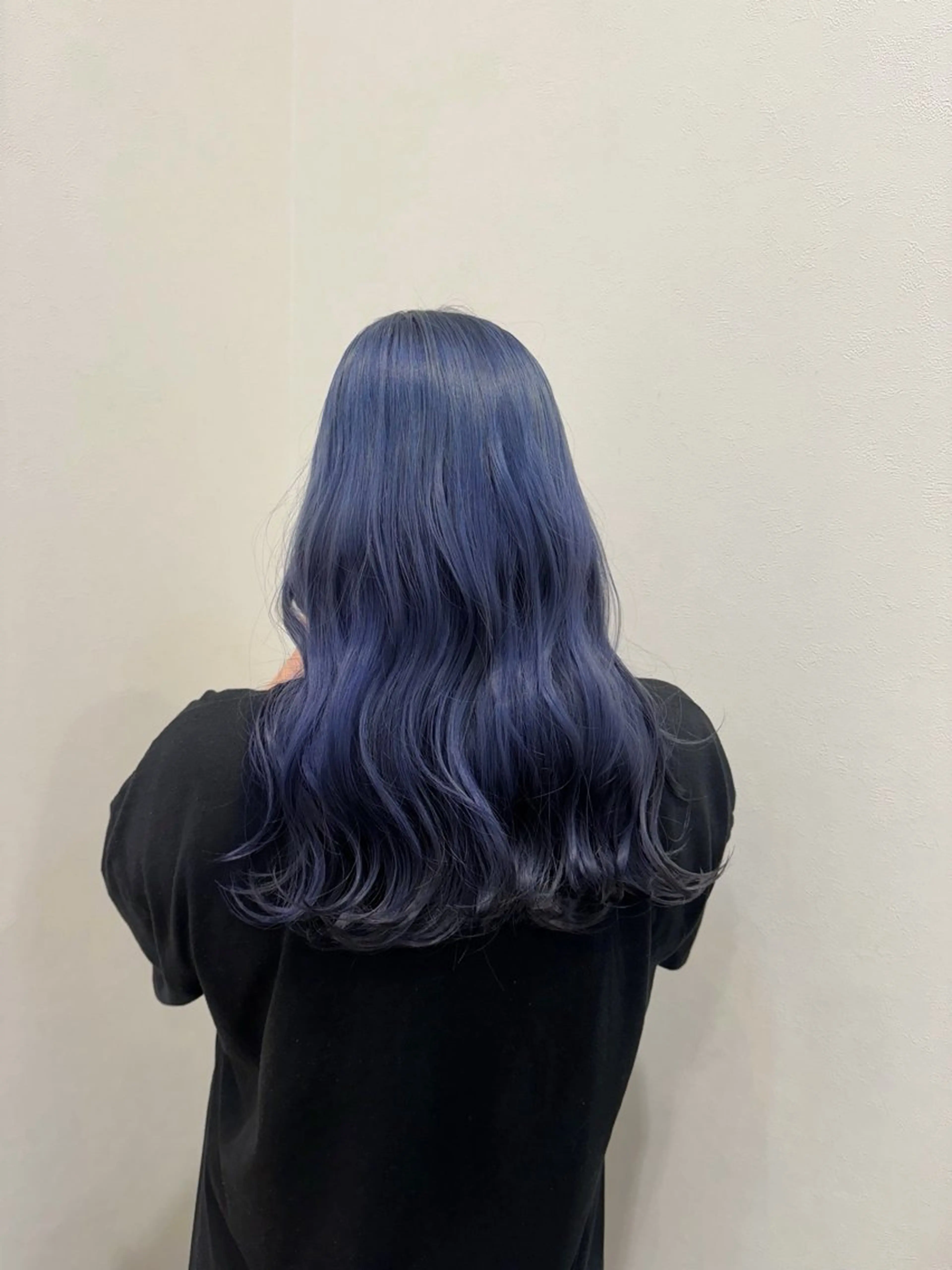 セミロング カラー ブルーカラー ピンクカラー シルバー mir所属・堀越 美羽のヘアスタイル