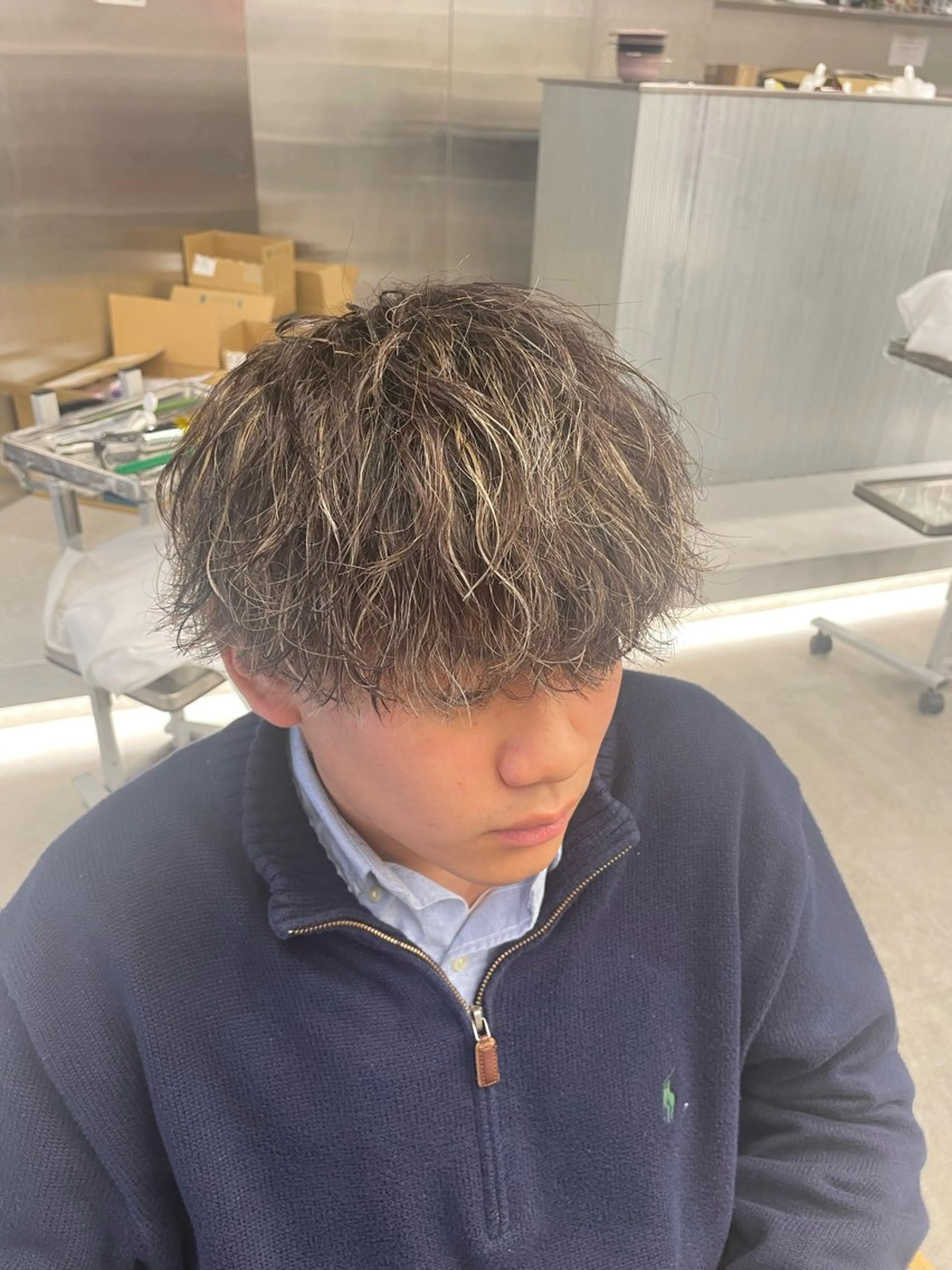 ショート カラー パーマ メンズ メンズパーマ メンズツイストパーマ 波巻きパーマ スパイラルパーマ ツイストパーマ カット ヘアカラー パーマ カラーモデル⚡️ REONのヘアスタイル