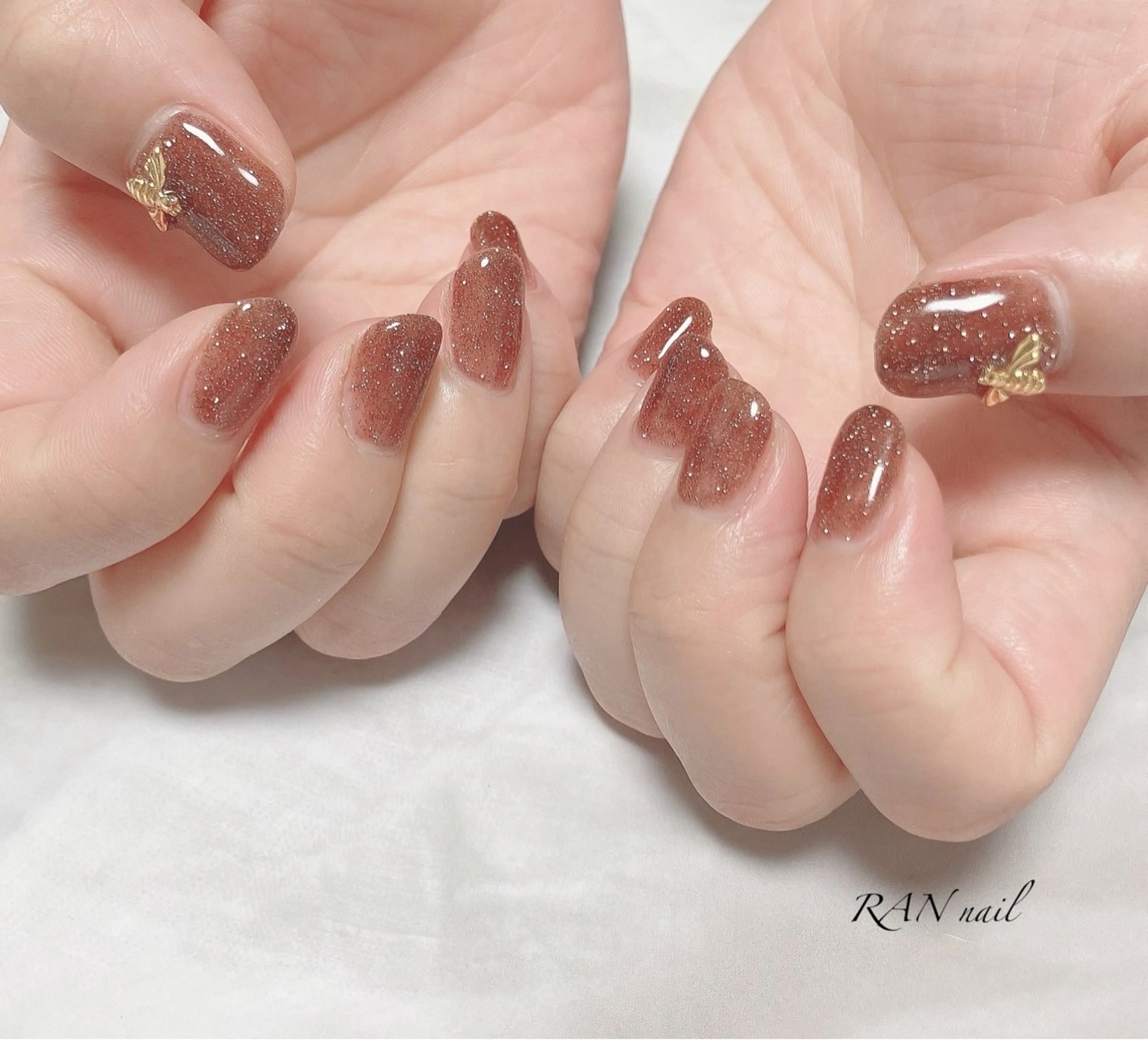 ネイル ブラウン フラッシュネイル キラキラネイル ラメ(グリッター) シンプルネイル ハンドネイル フットネイル RAN nail 〜ランネイル〜所属・RAN nailのネイルデザイン
