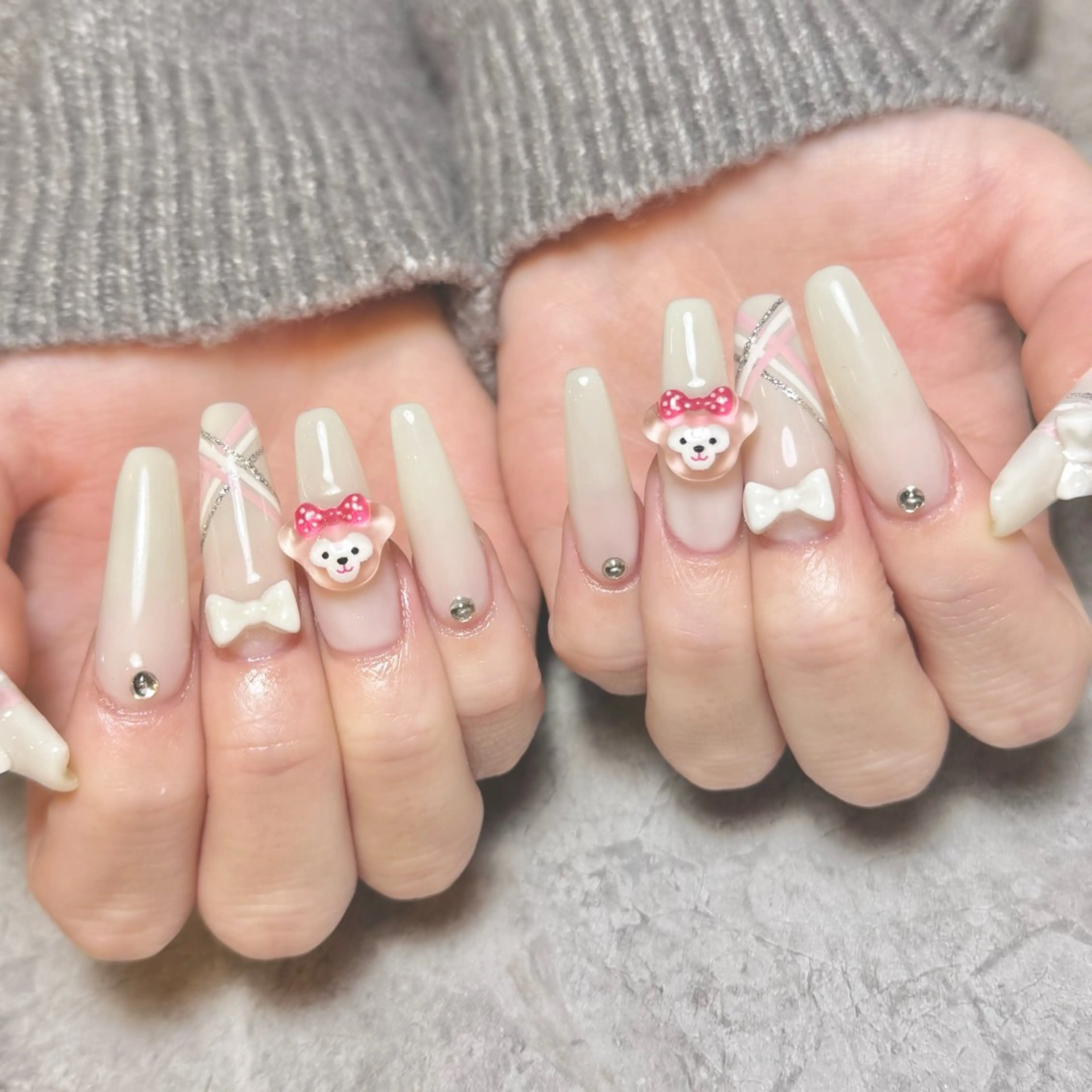 ネイル フレンチネイル ガーリー キラキラネイル リボン ワンホンネイル ハンドネイル Nail Salon Lillion【リリオン】所属・lillion karenのネイルデザイン