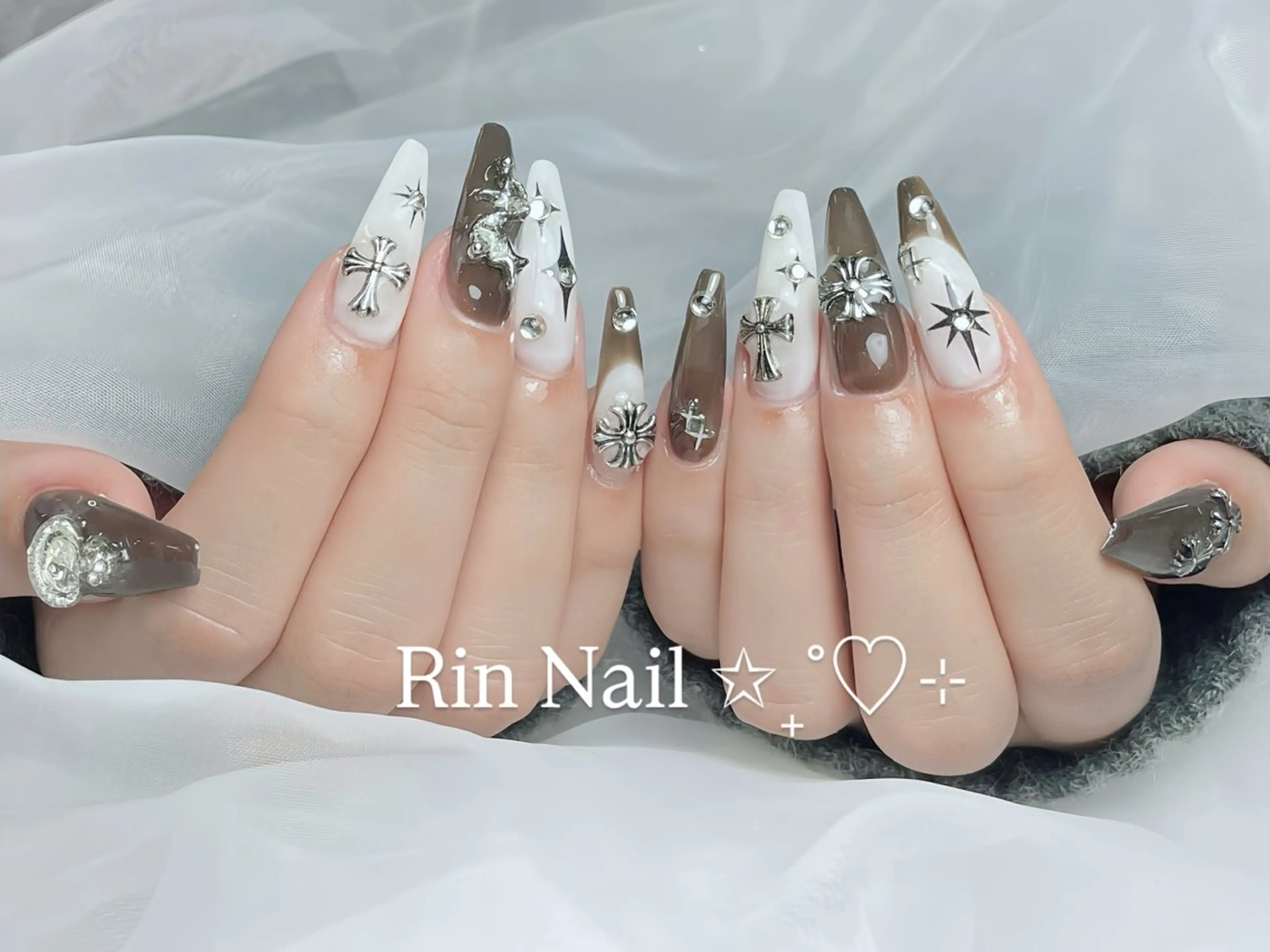 ネイル ボルドー フレンチネイル グラデーション キラキラネイル 韓国ネイル ハンドネイル Rin Nail 新大久保店のネイルデザイン