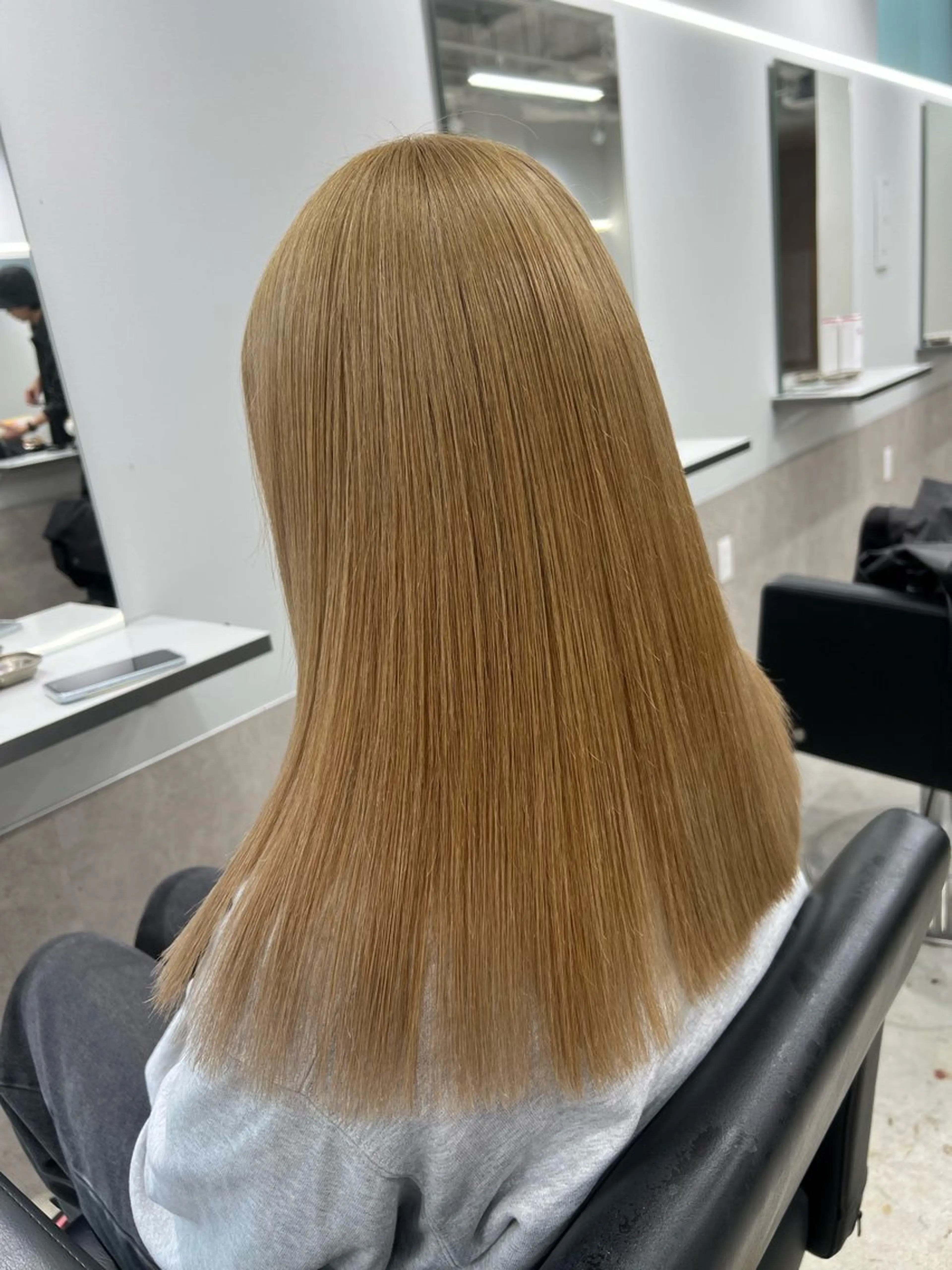 セミロング ヘアカラー maya レイヤーカットのヘアスタイル
