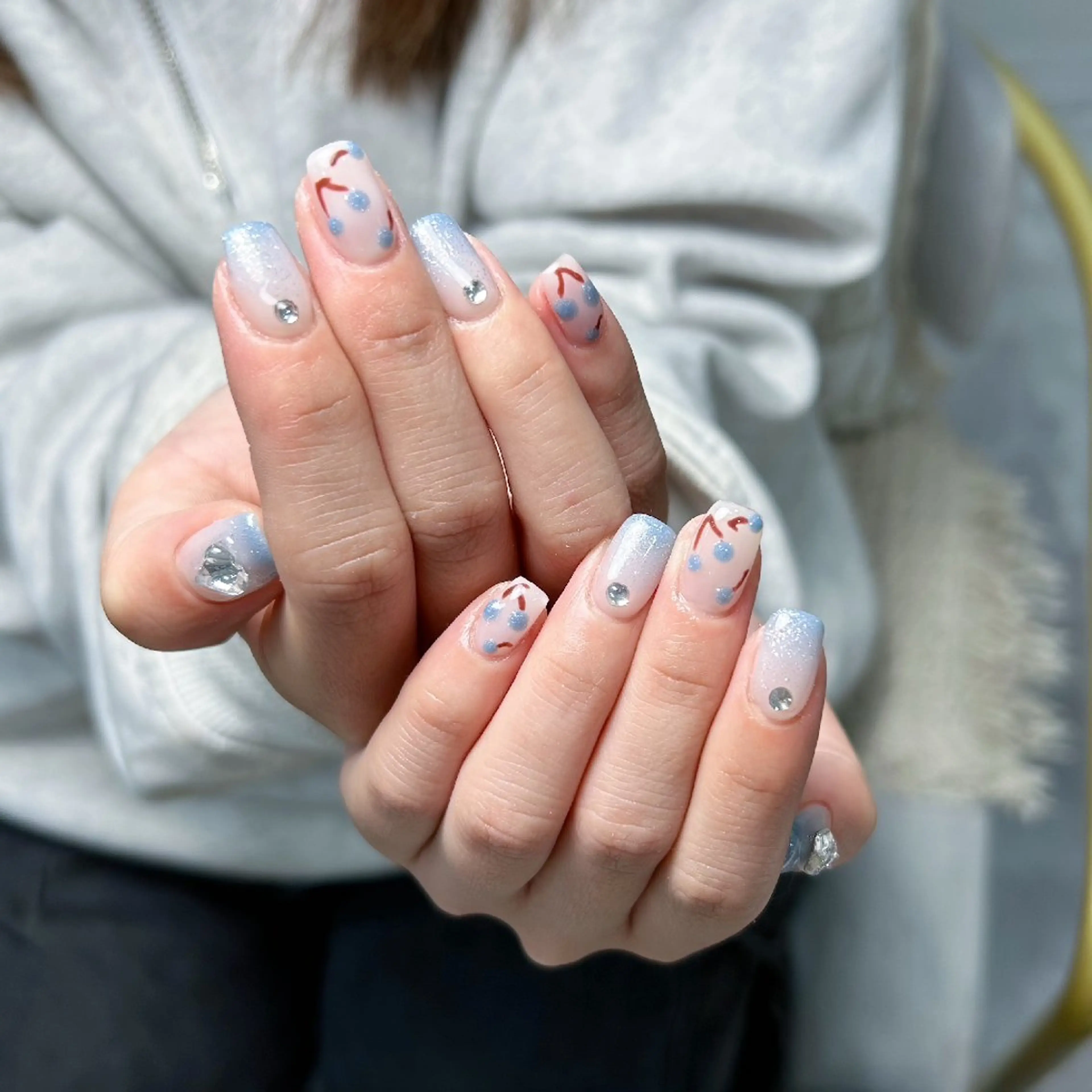 ネイル アートネイル 水色 持ち込み ハンドネイル UM Nail Salonのネイルデザイン