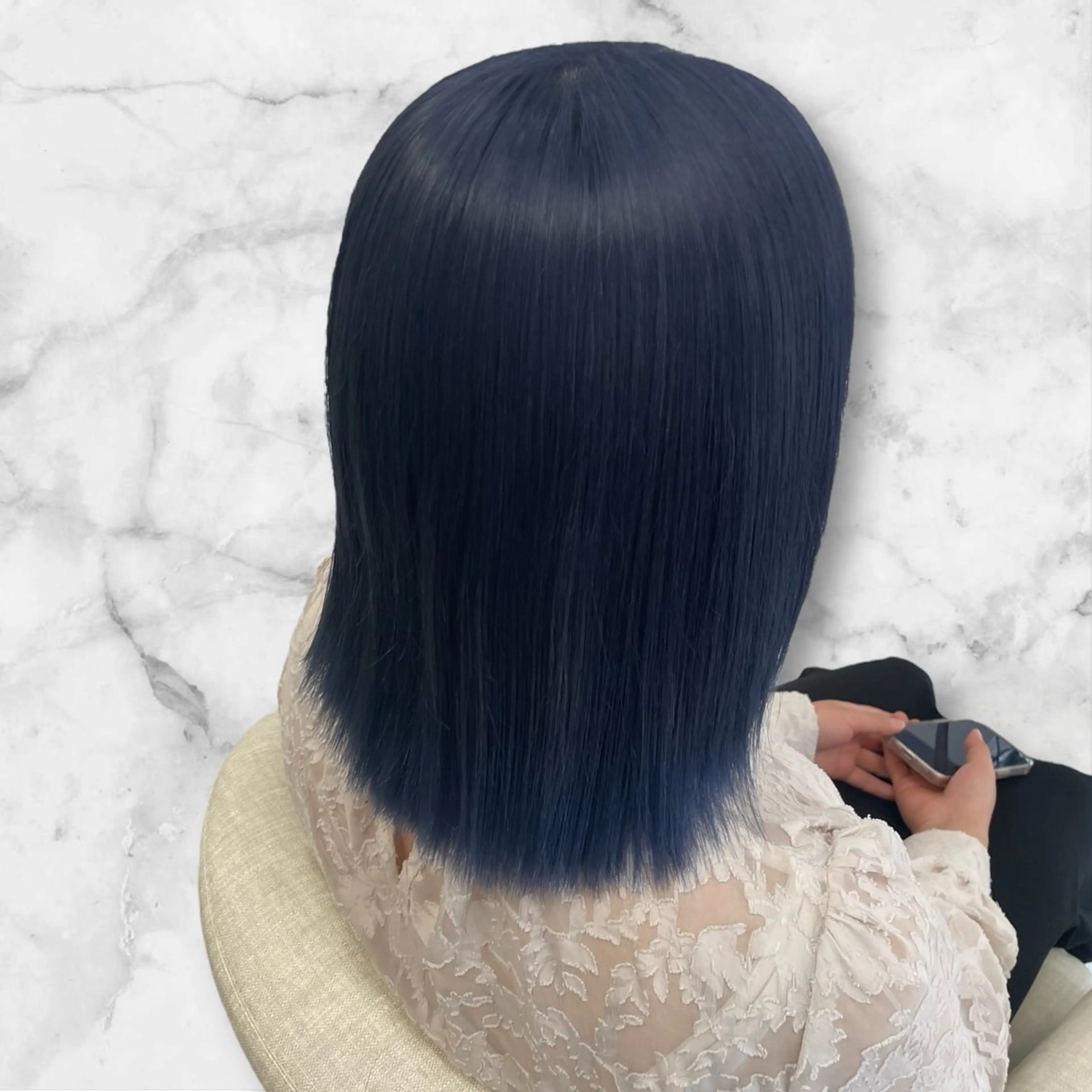 セミロング カラー 黒髪 ブリーチ ブルーカラー ブルーブラック ヘアカラー セルバ所属・HIRORO ブリーチ/ハイトーンのヘアスタイル