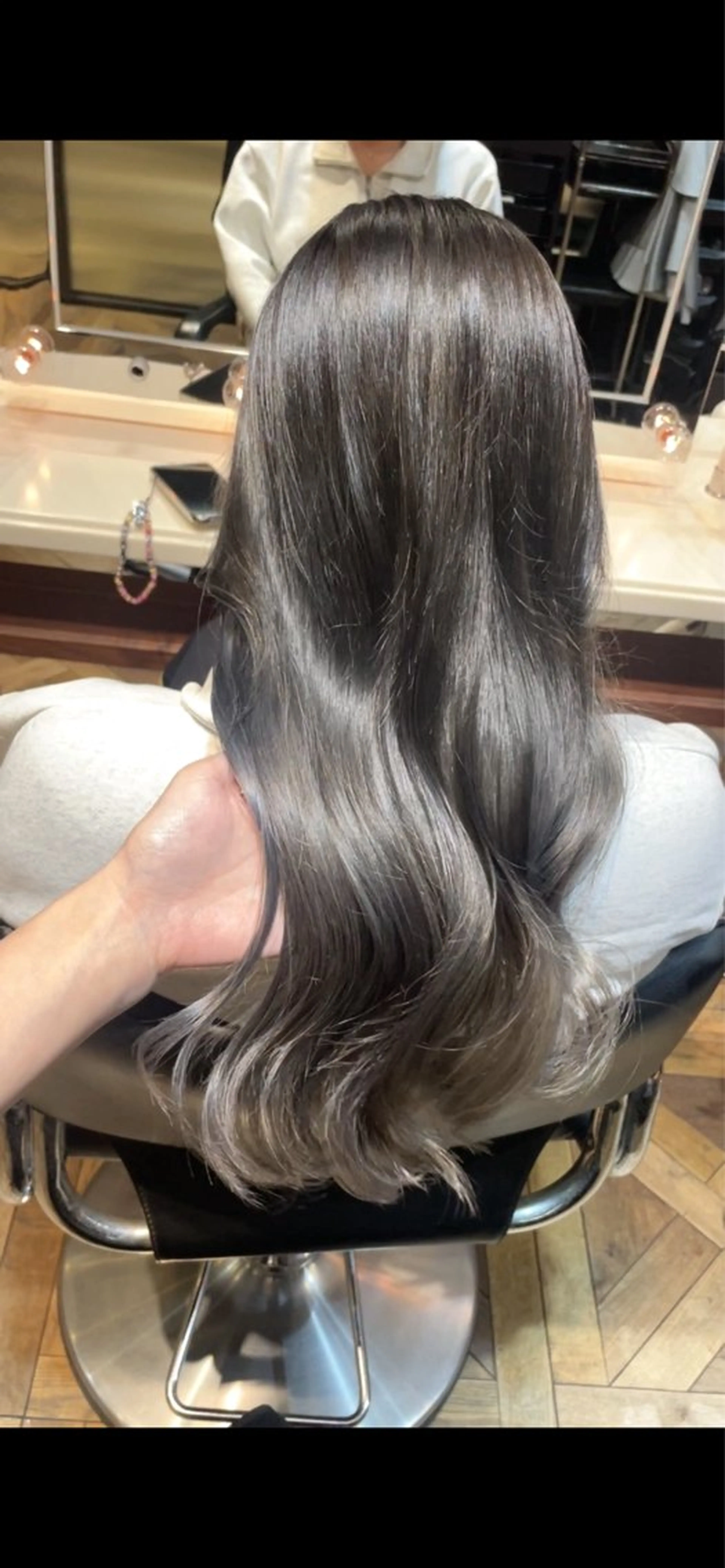 ロング カラー ブルーカラー ブルージュ デザインカラー グラデーションカラー グレージュ カット ヘアカラー トリートメント BEBE所属・ブリーチなし 透明感カラーKANAのヘアスタイル