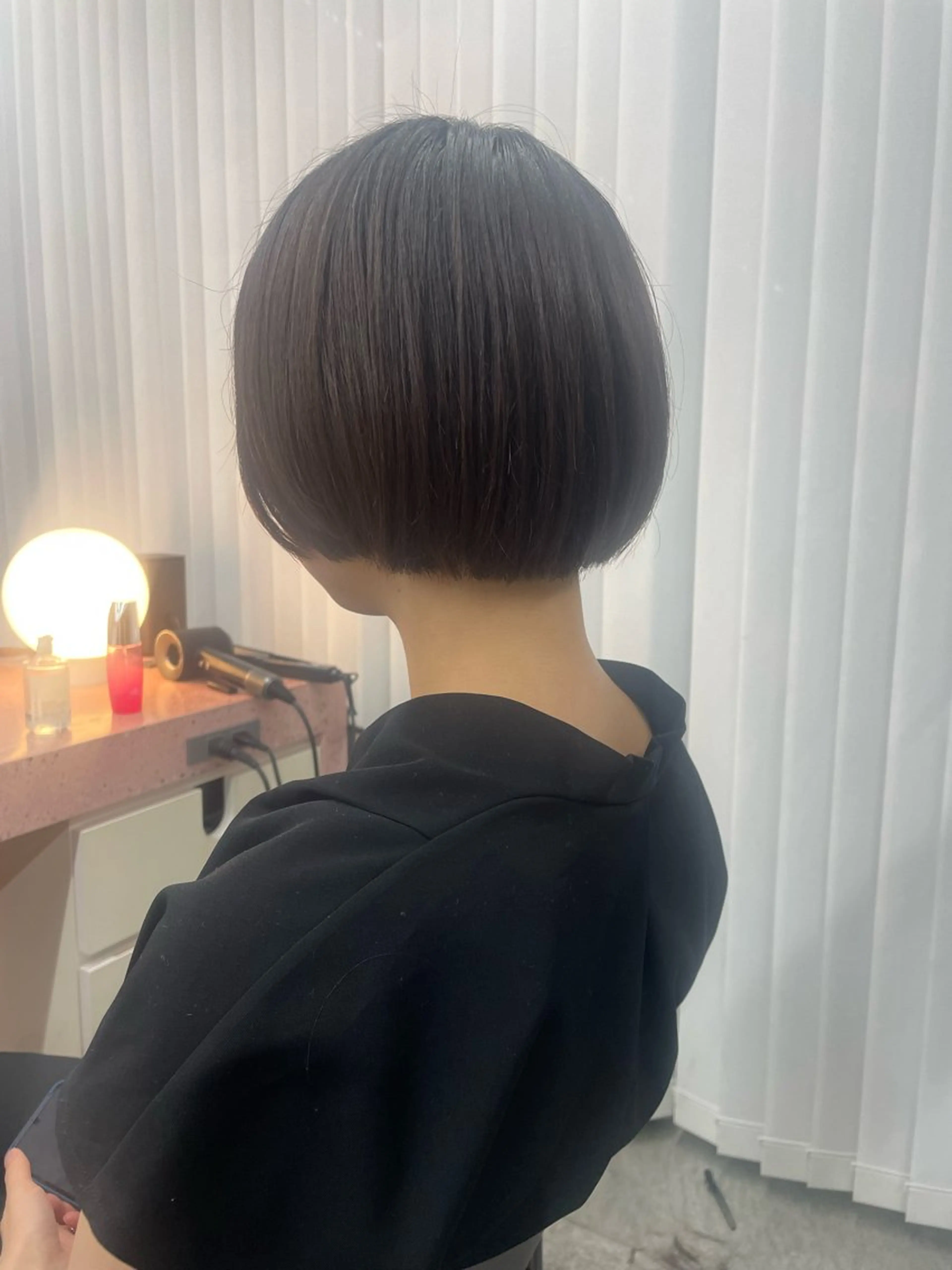 ショート 鈴木瑛里／ブロンド ベージュ／ピンクのヘアスタイル