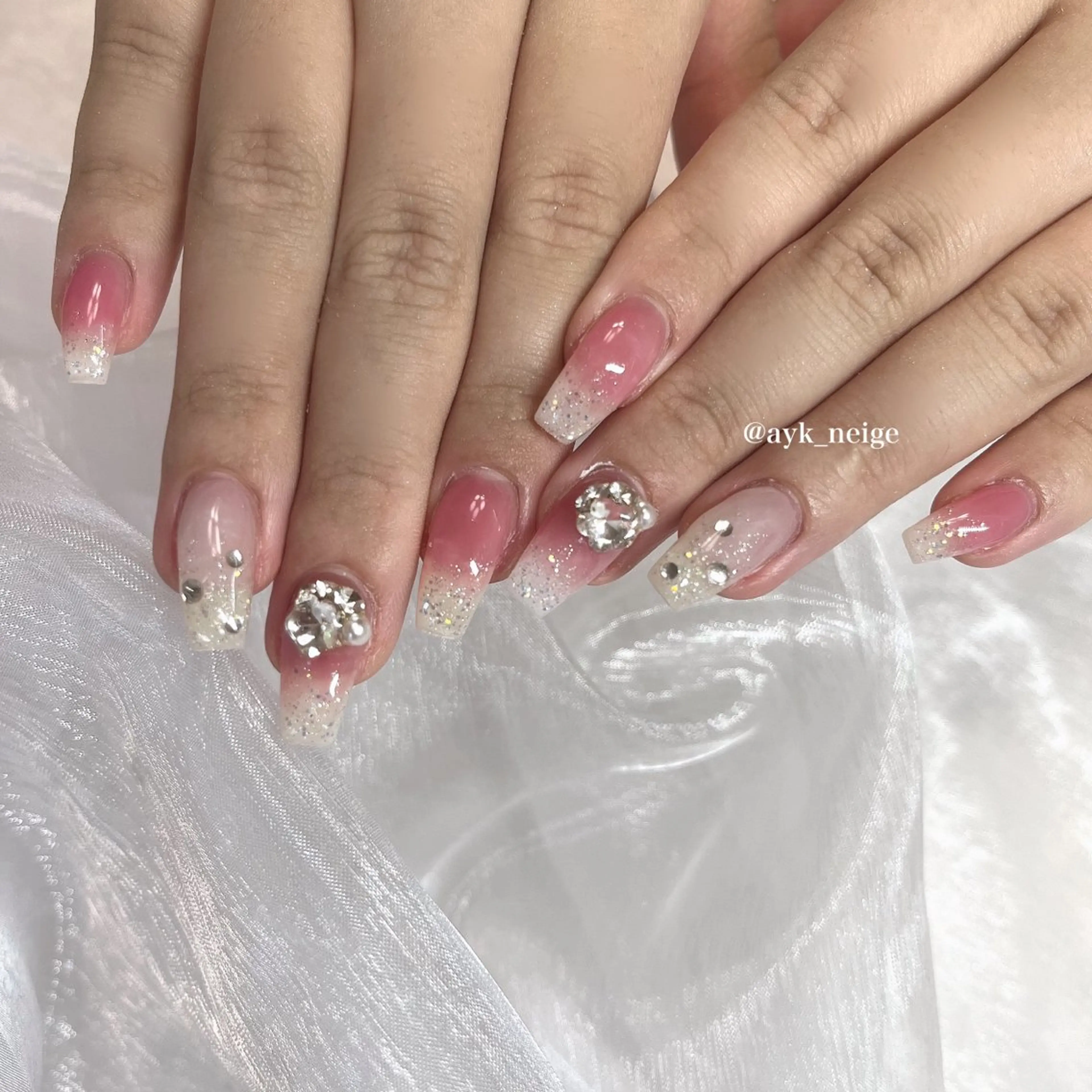 ネイル フットネイル キラキラネイル 韓国ネイル リボン n'eige nail所属・大谷 綾香のネイルデザイン