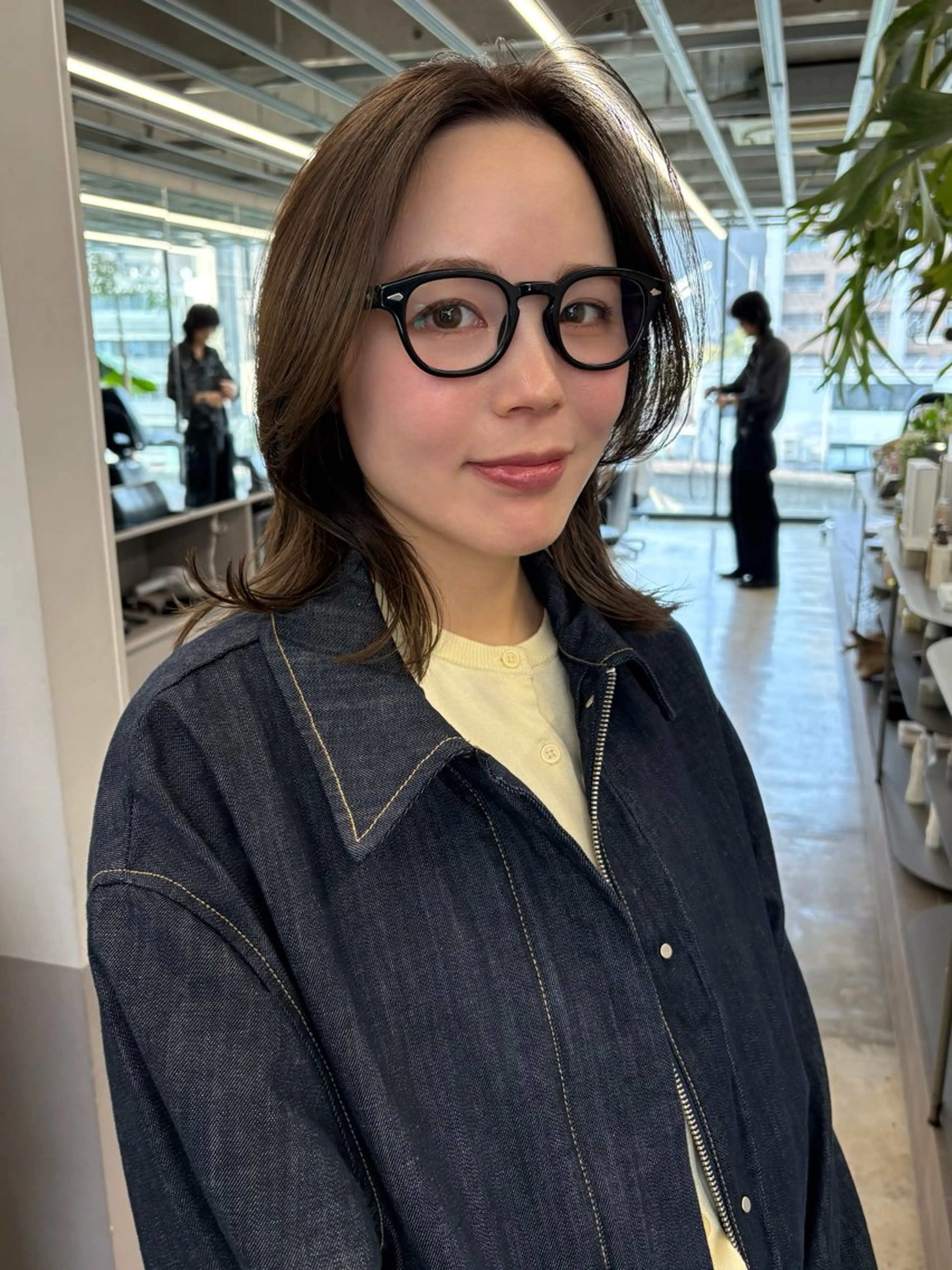 ミディアム カラー 顔まわりレイヤー レイヤーカット カット ヘアカラー トリートメント 似合わせカット レイヤーボブウルフのヘアスタイル