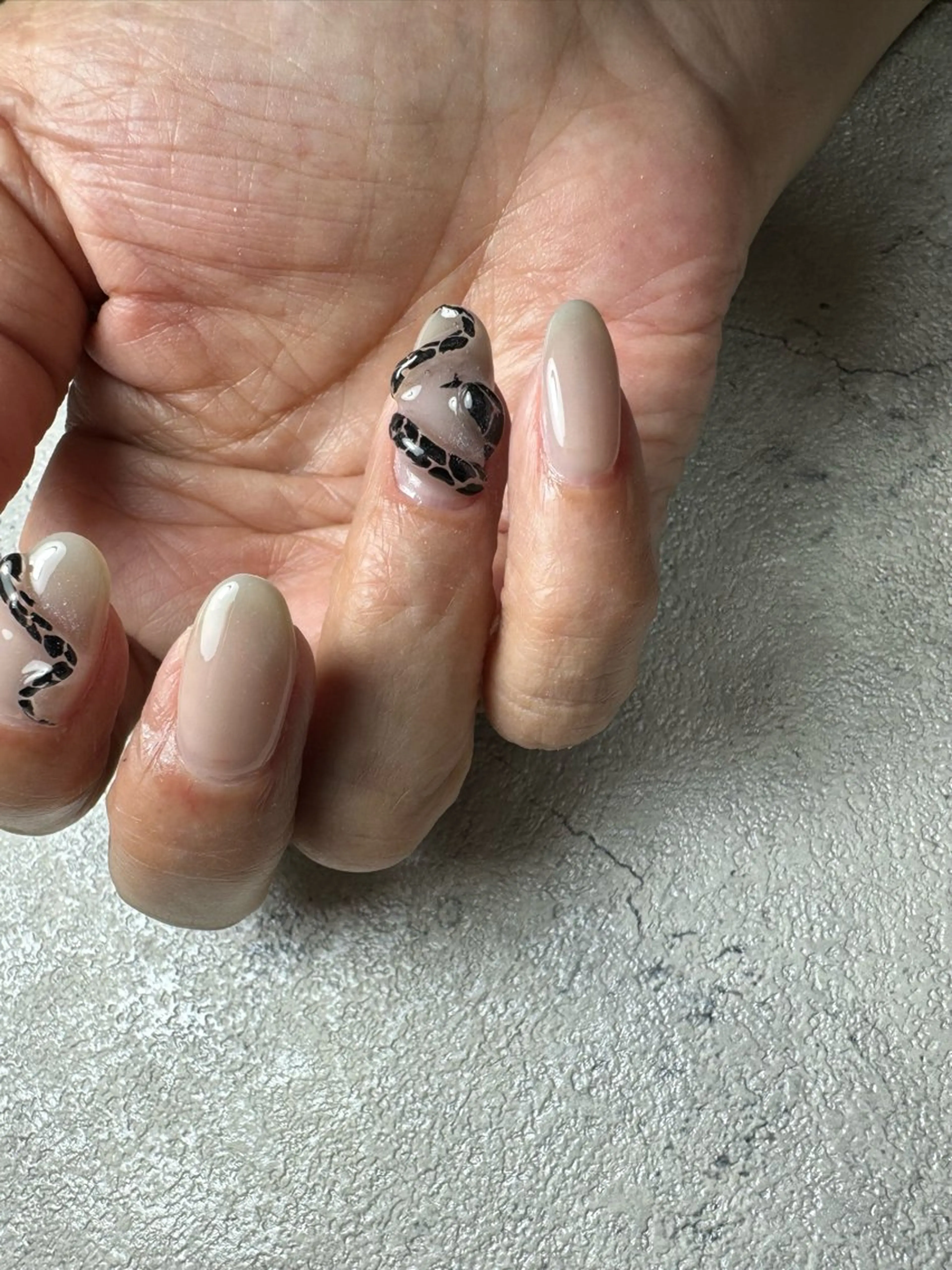 ネイル アニマル柄 ジェルネイル 持ち込み パラジェル 冬ネイル ハンドネイル flowers nailのネイルデザイン