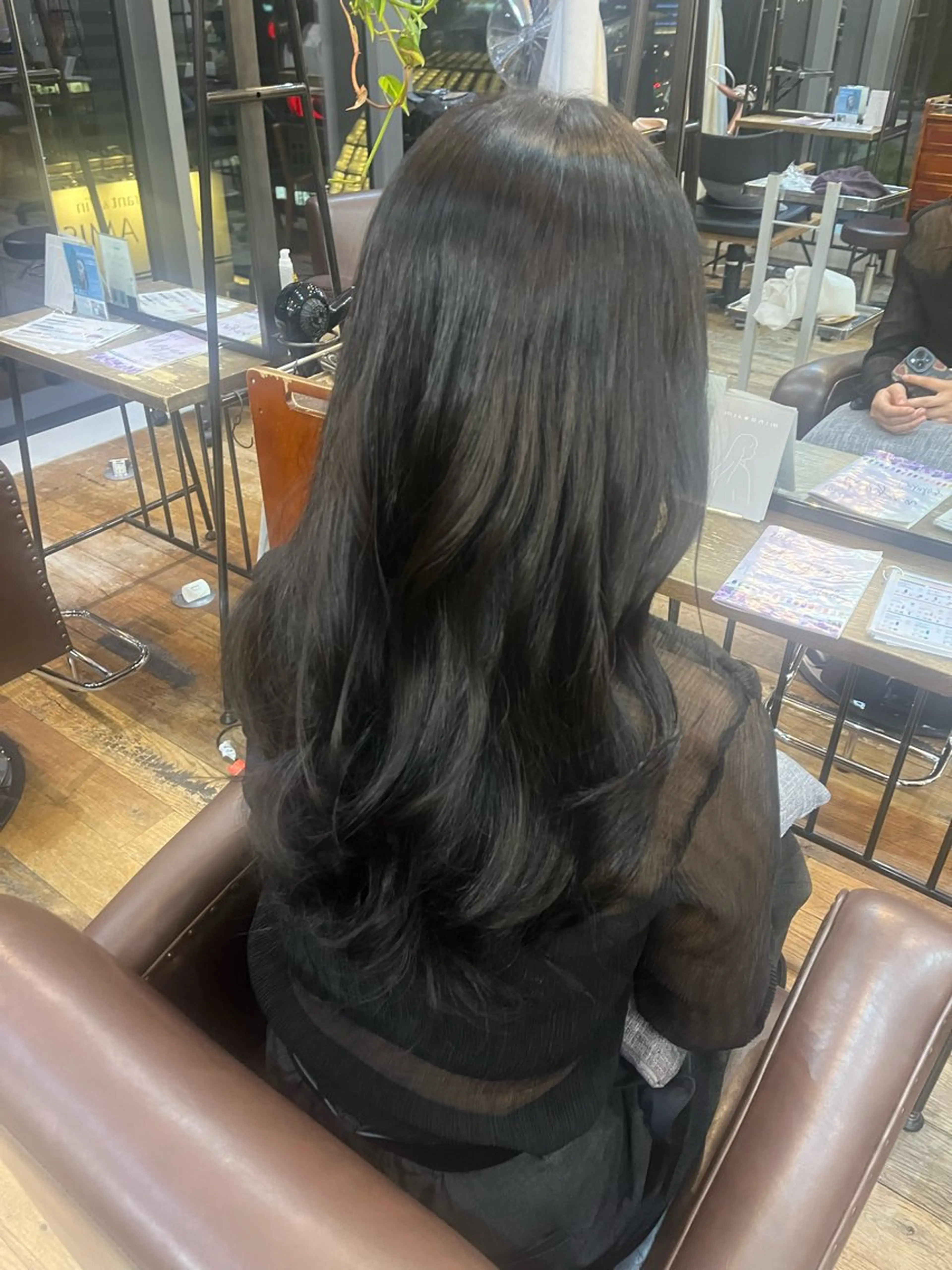 カラー 東 茉央のヘアスタイル