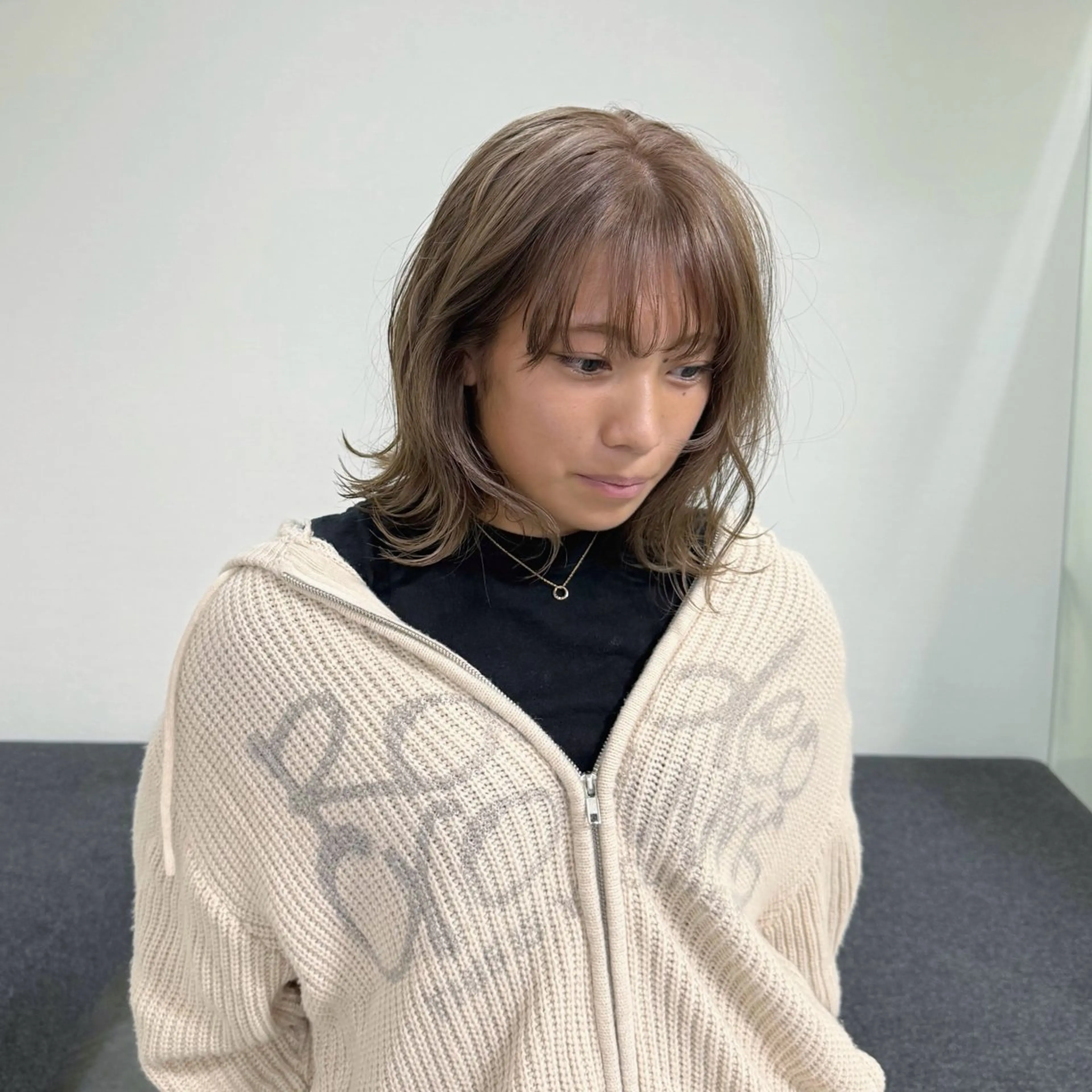 カラー ヘアカラー 鶴 姫菜のヘアスタイル