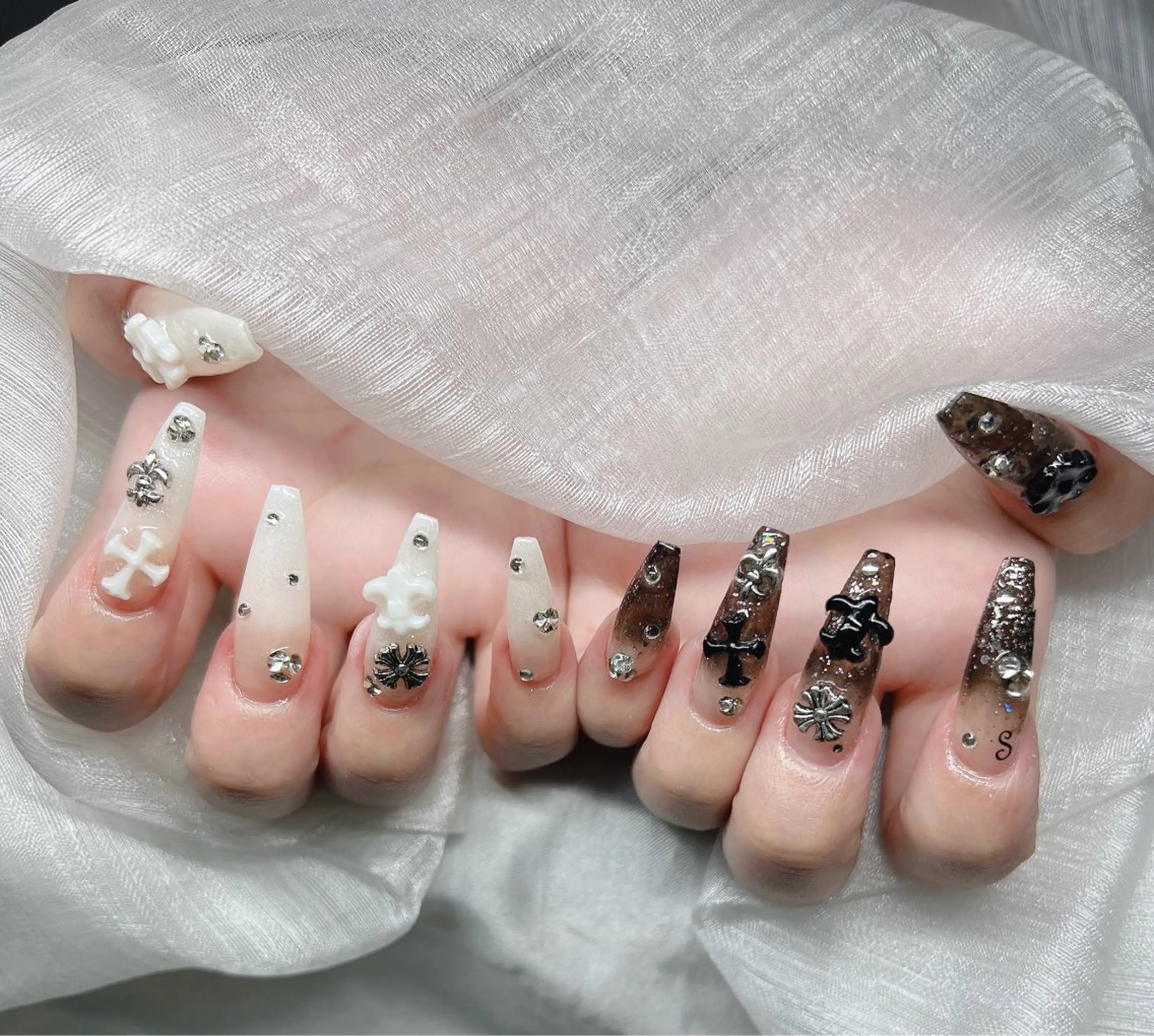 ネイル 長さ出し グラデーション 卒業式 キラキラネイル マグネットネイル ハンドネイル Lee Nailsのネイルデザイン